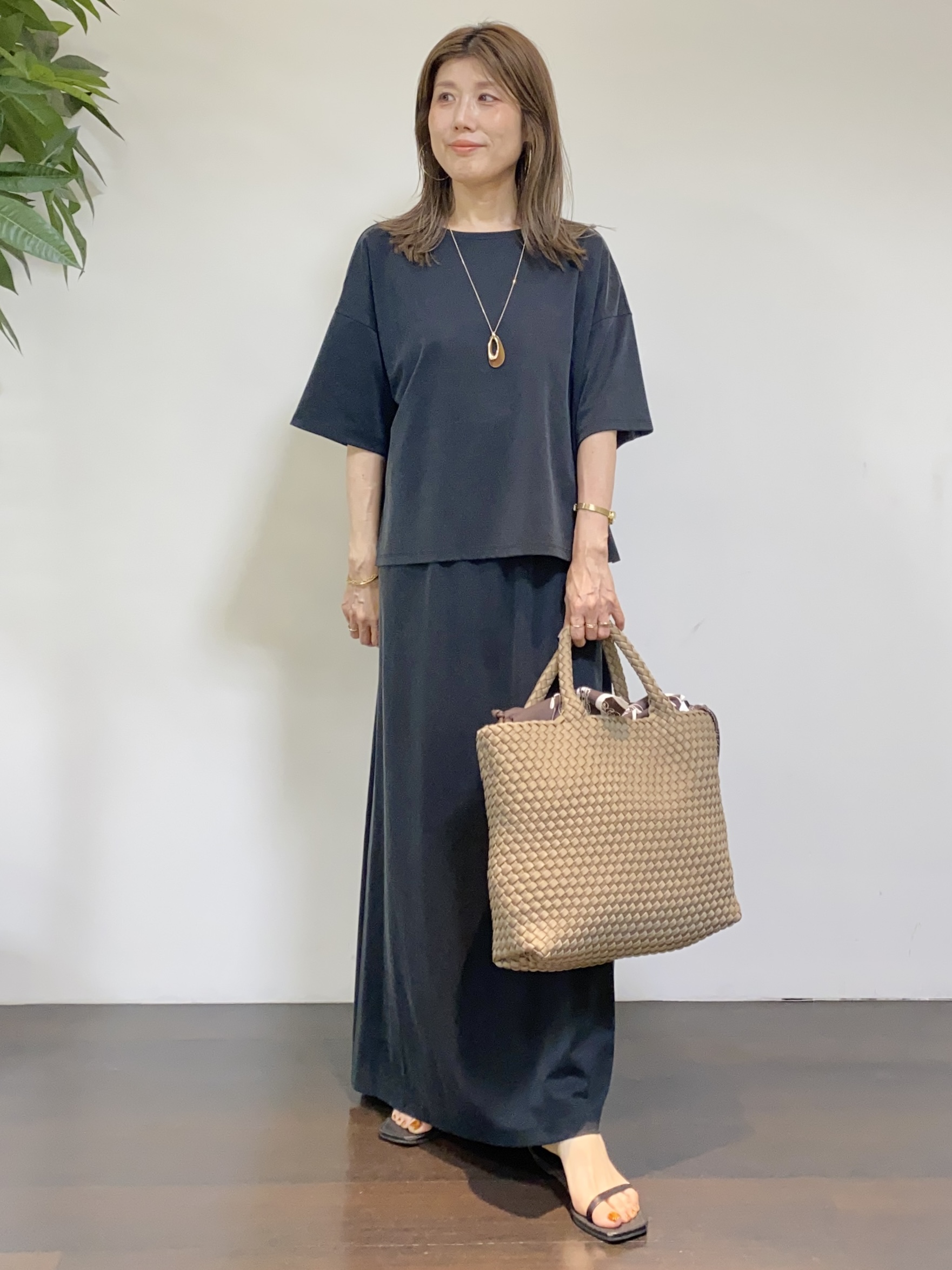 tomoさんの「UNTITLED｜【きれいめTシャツ/セットアップ可】ヴィンテージライクプルオーバー」を使ったコーディネート