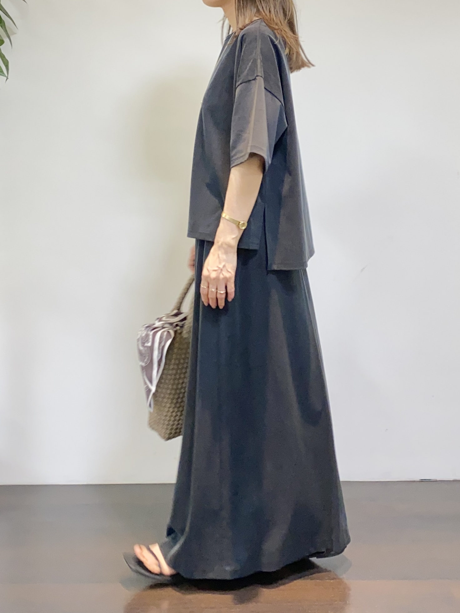 tomoさんの「UNTITLED｜【きれいめTシャツ/セットアップ可】ヴィンテージライクプルオーバー」を使ったコーディネート