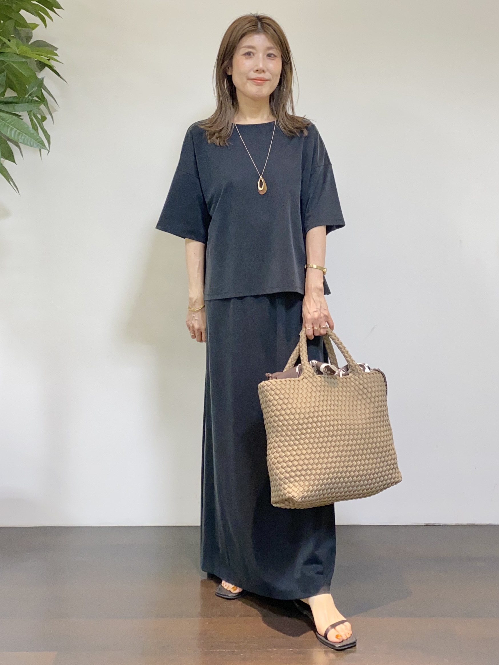 tomoさんの「UNTITLED｜【きれいめTシャツ/セットアップ可】ヴィンテージライクプルオーバー」を使ったコーディネート