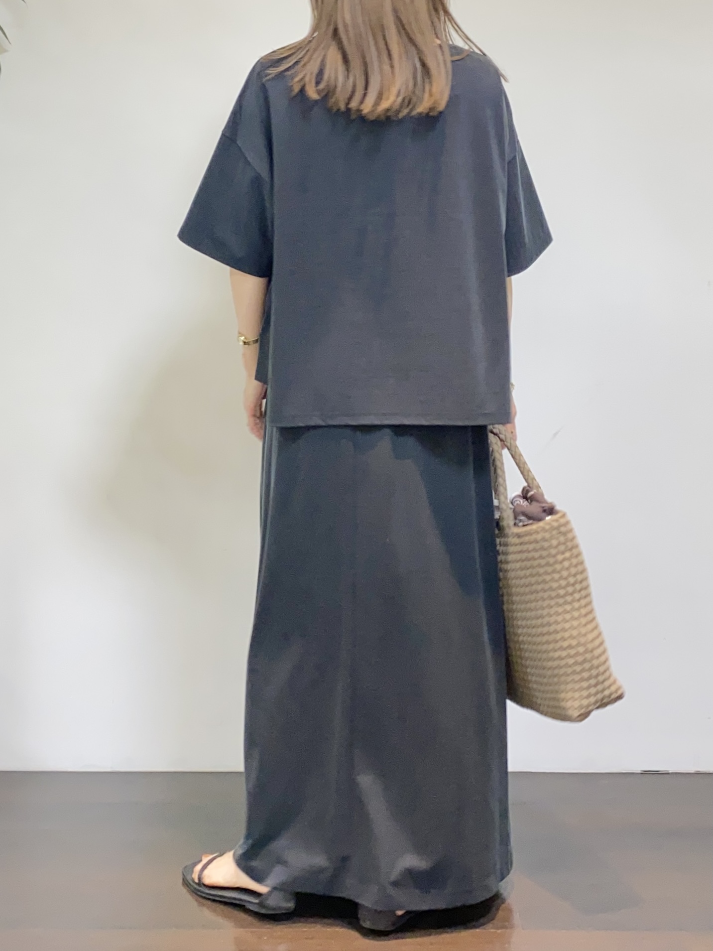 tomoさんの「UNTITLED｜【きれいめTシャツ/セットアップ可】ヴィンテージライクプルオーバー」を使ったコーディネート