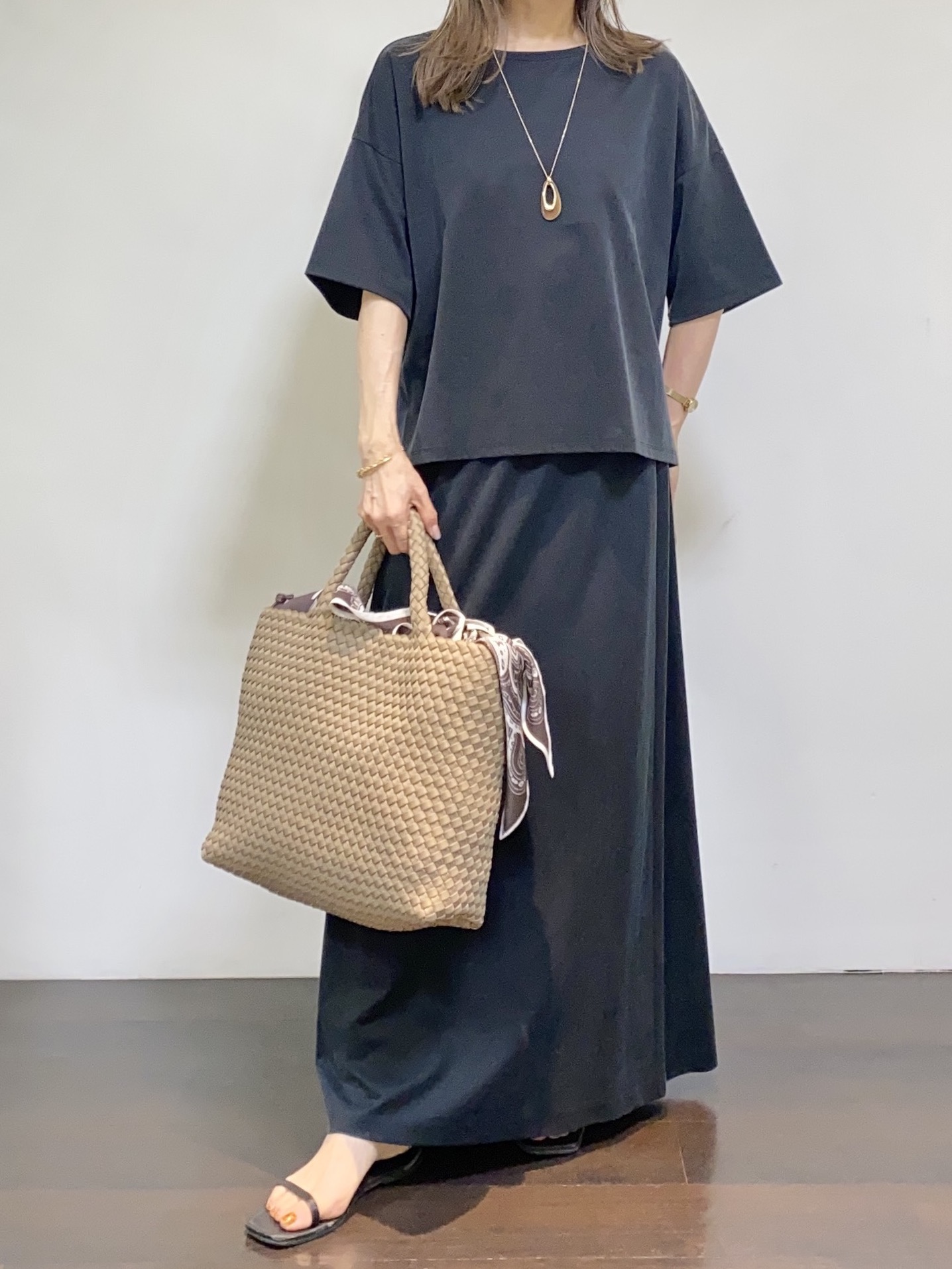 tomoさんの「UNTITLED｜【きれいめTシャツ/セットアップ可】ヴィンテージライクプルオーバー」を使ったコーディネート