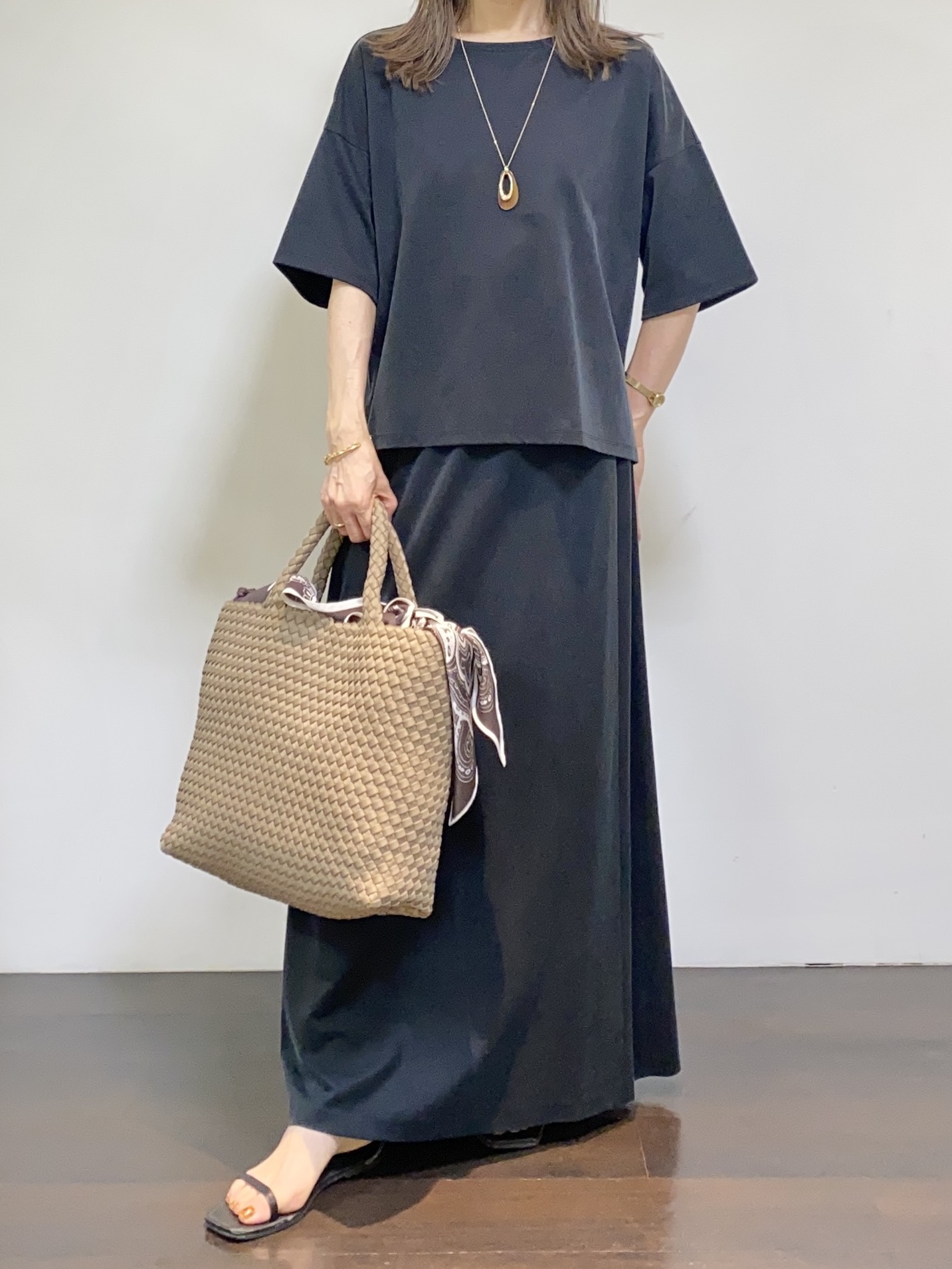 tomoさんの「UNTITLED｜【きれいめTシャツ/セットアップ可】ヴィンテージライクプルオーバー」を使ったコーディネート