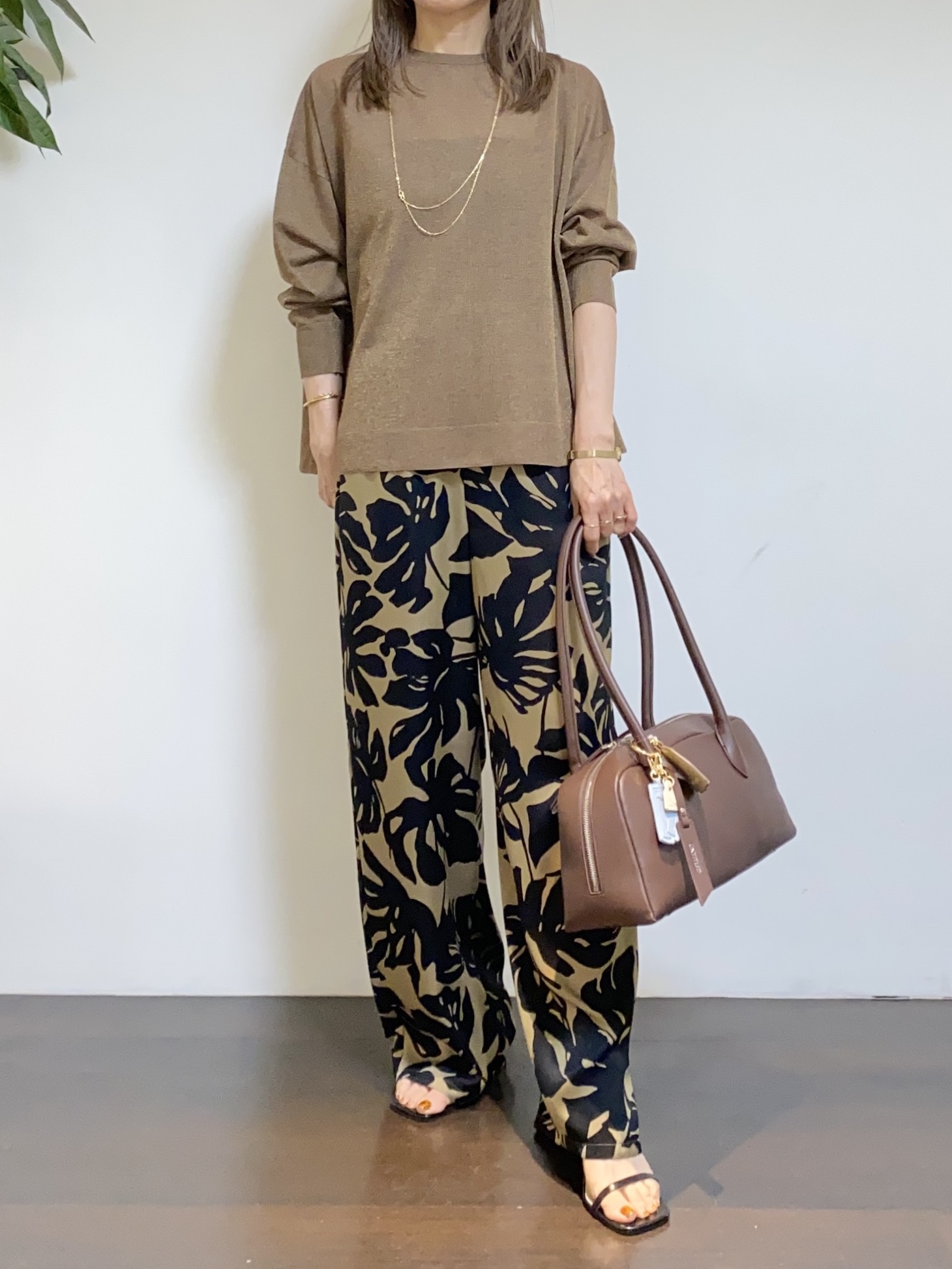tomoさんの「UNTITLED｜【アンサンブル可/秋羽織り/シアー】前後2WAYカーディガン」を使ったコーディネート
