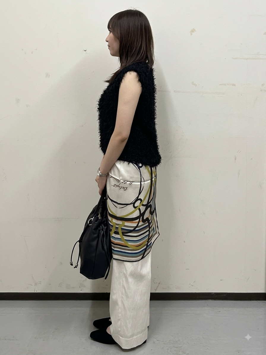noeさんの「INDIVI｜【洗える】ファンシーヤーンVネックニットベスト」を使ったコーディネート