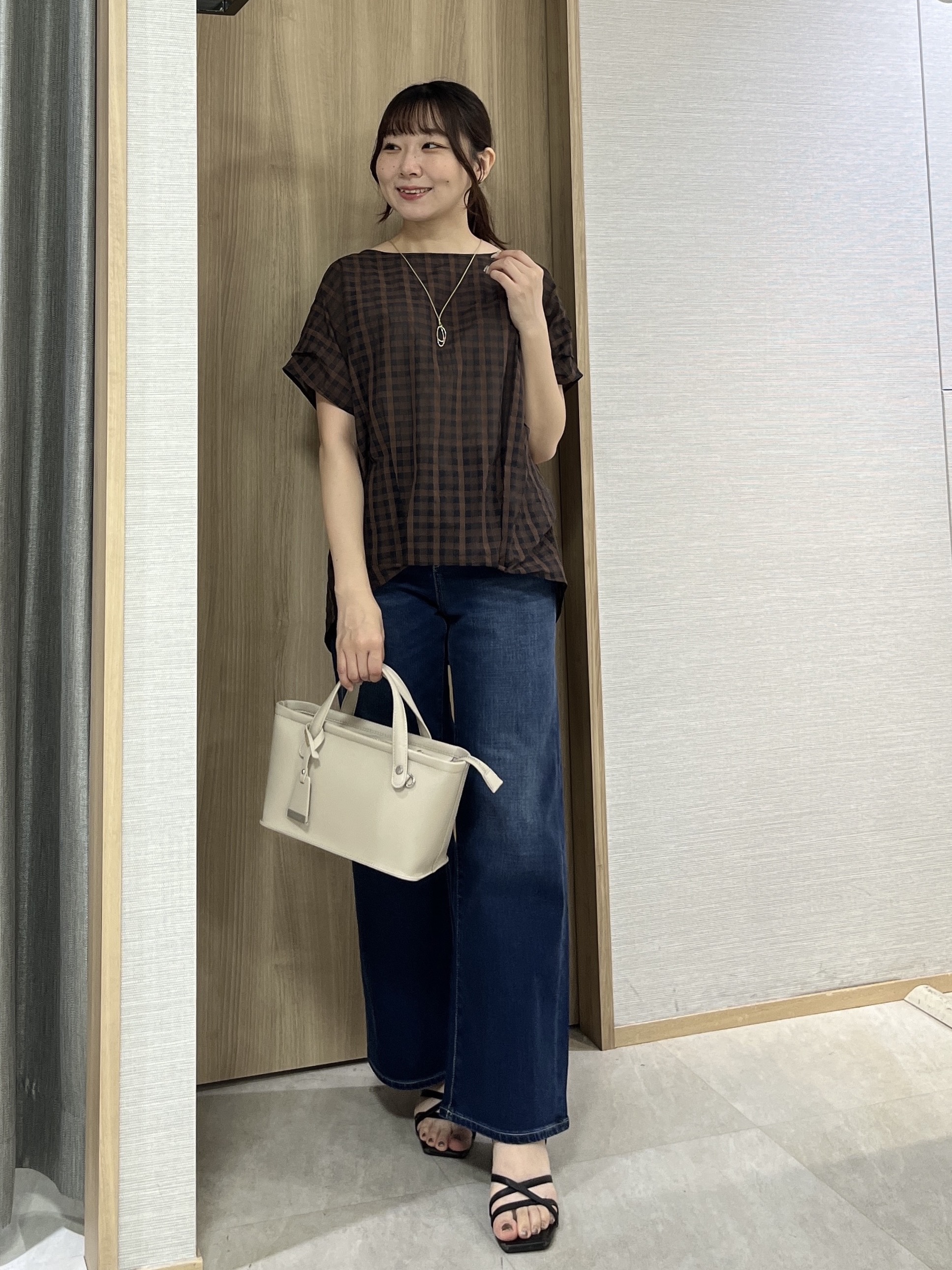 KAHOさんの「UNTITLED｜【秋めきシャツ/体型カバー】シアーチェックブラウス」を使ったコーディネート