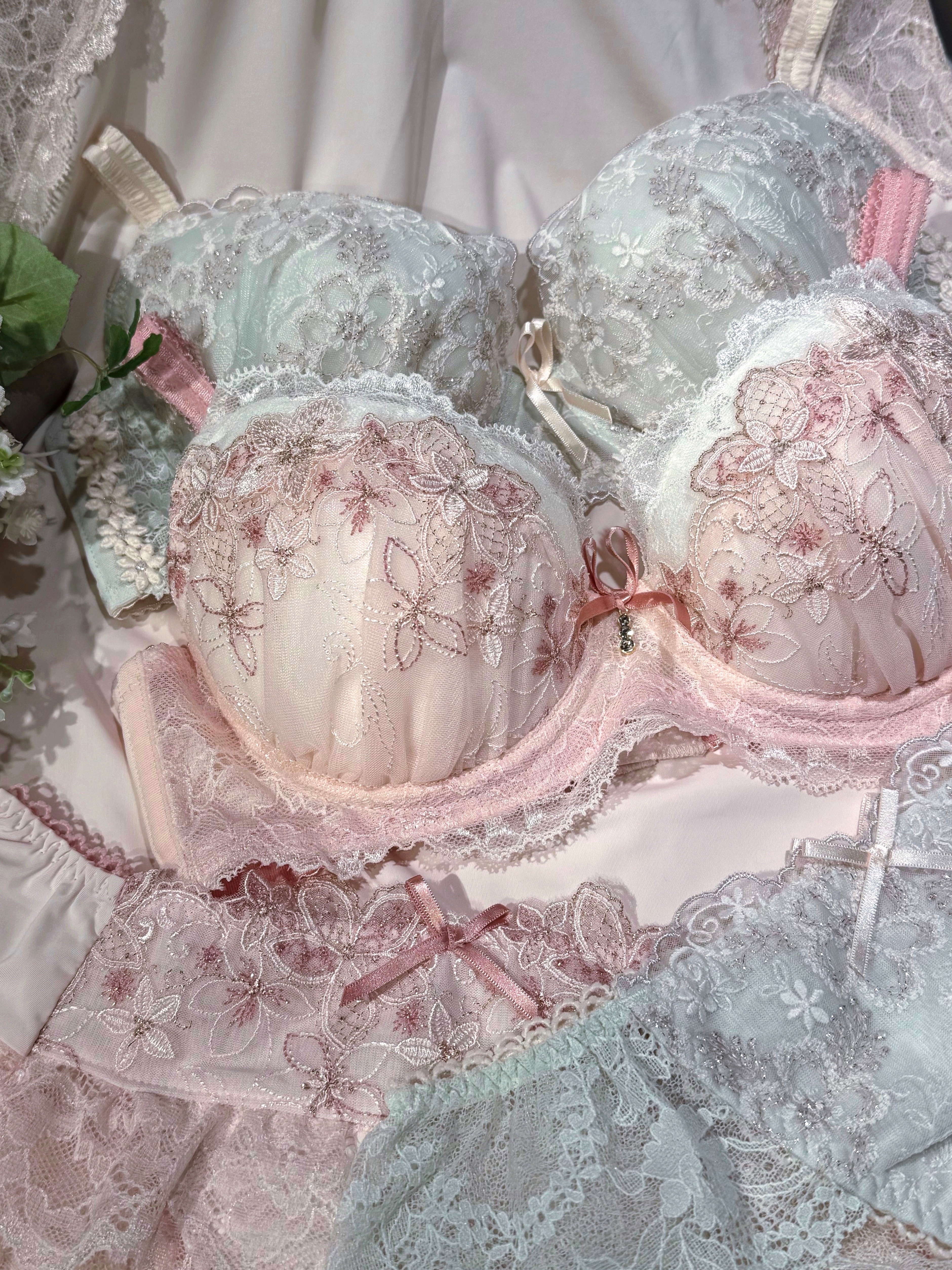 maiさんの「Risa Magli｜ソーラ ブラジャー (B-C) ＜Side Shape（サイドシェイプ）＞」を使ったコーディネート