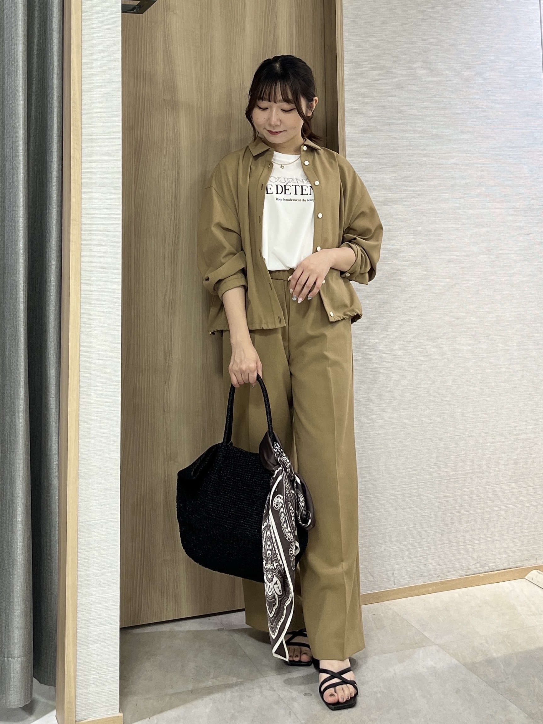 KAHOさんの「UNTITLED｜【秋羽織り/セットアップ可/UVカット】エアリークールドロストシャツ」を使ったコーディネート