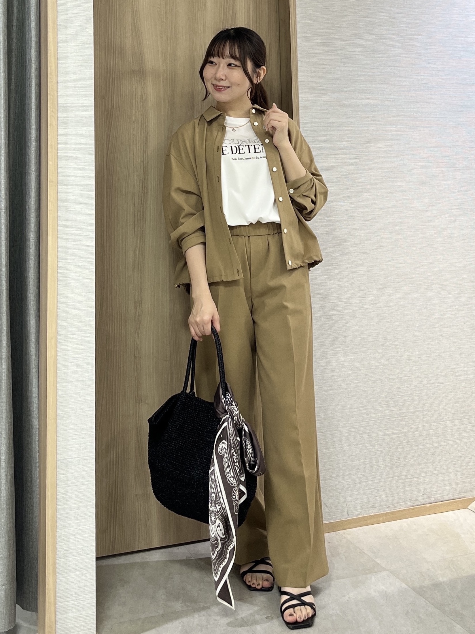 KAHOさんの「UNTITLED｜【秋羽織り/セットアップ可/UVカット】エアリークールドロストシャツ」を使ったコーディネート