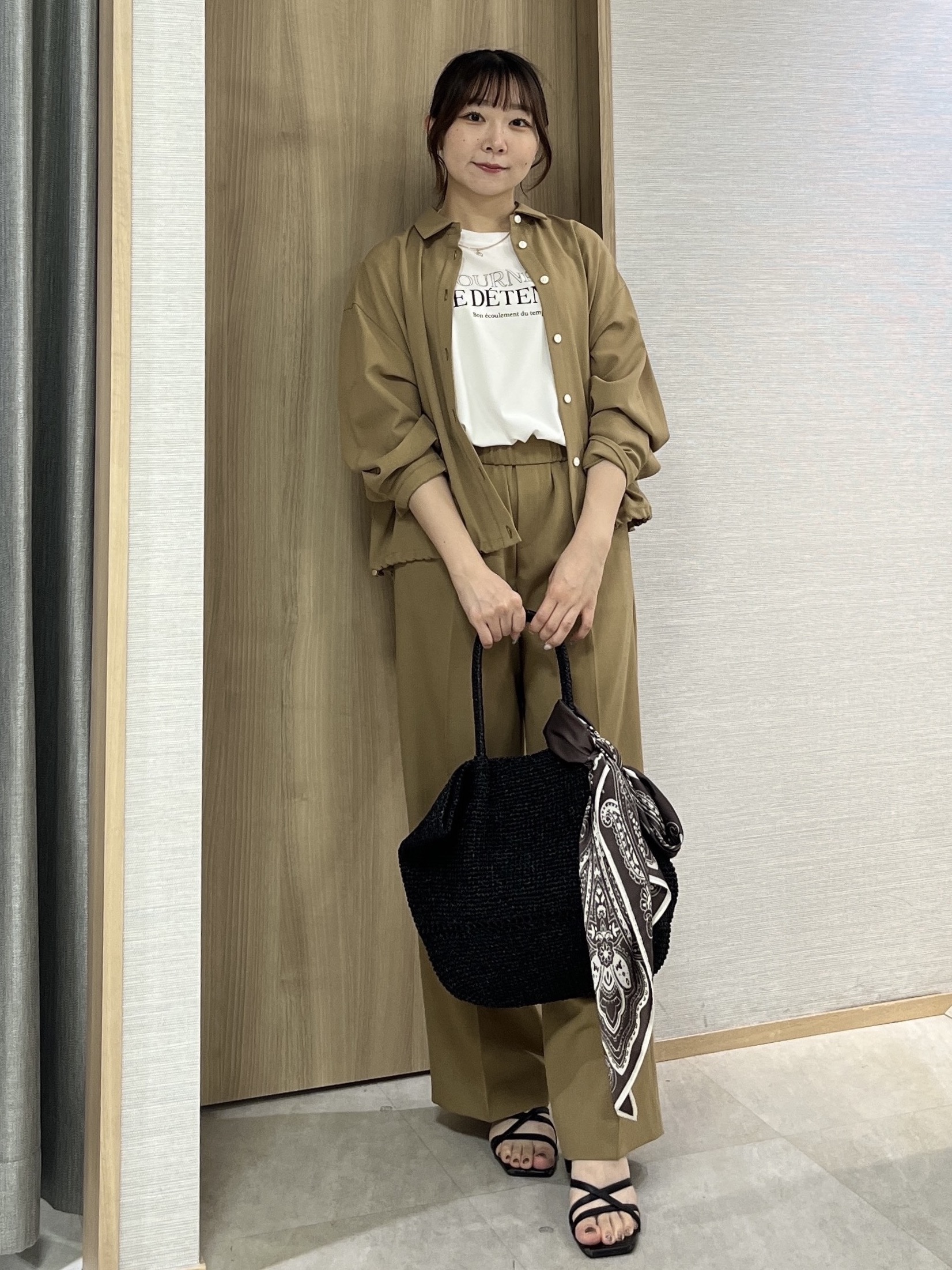 KAHOさんの「UNTITLED｜【秋羽織り/セットアップ可/UVカット】エアリークールドロストシャツ」を使ったコーディネート