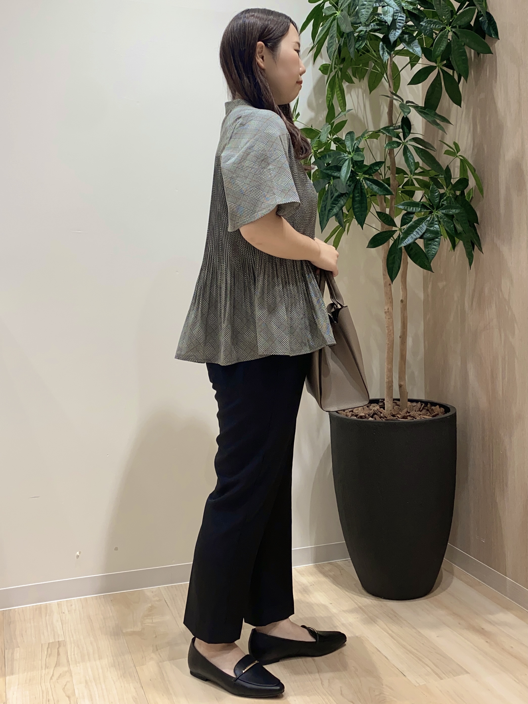 HANAさんの「grove｜【体型カバー◎】大人フェミニン消しプリーツブラウス」を使ったコーディネート