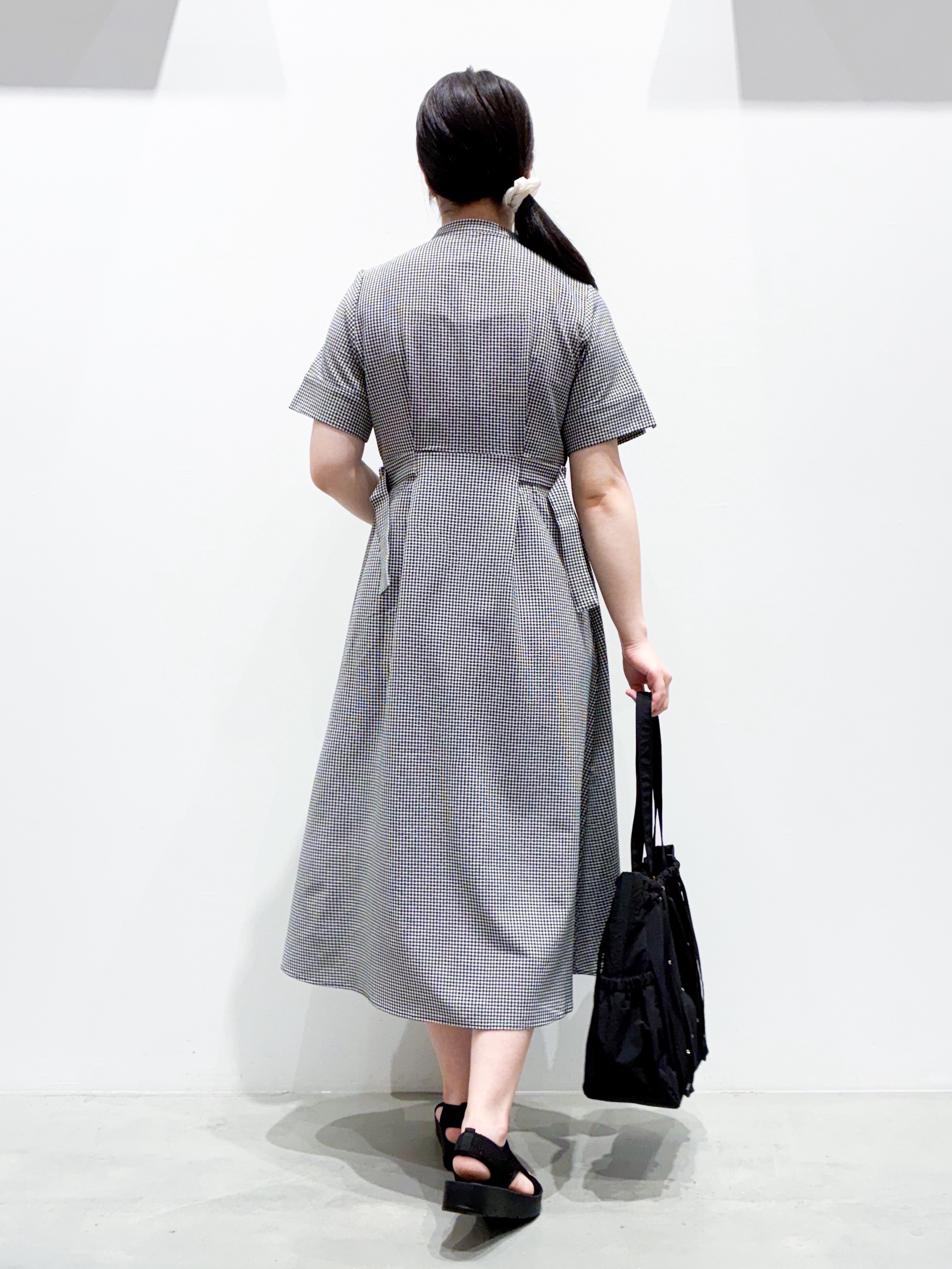seinaさんの「grove｜【低身長さんも選べる着丈/UV・シワになりにくいetc】涼やかさも、きちんとも叶うワンピース」を使ったコーディネート