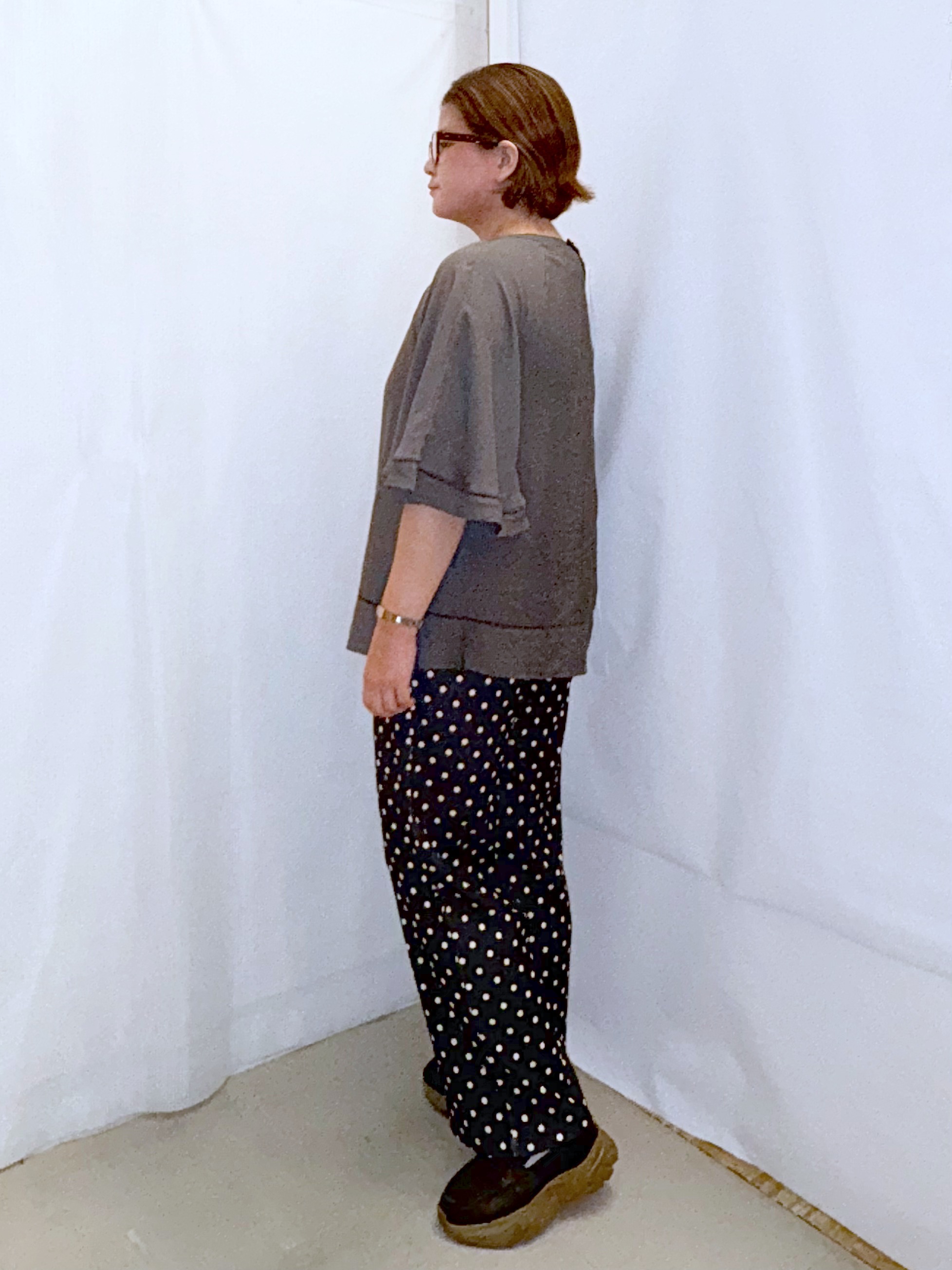 砂糖さんの「SHOO･LA･RUE｜【S-LL/洗濯機可/体型カバー】はしごレースがポイント スラブポンチョ風ブラウス」を使ったコーディネート