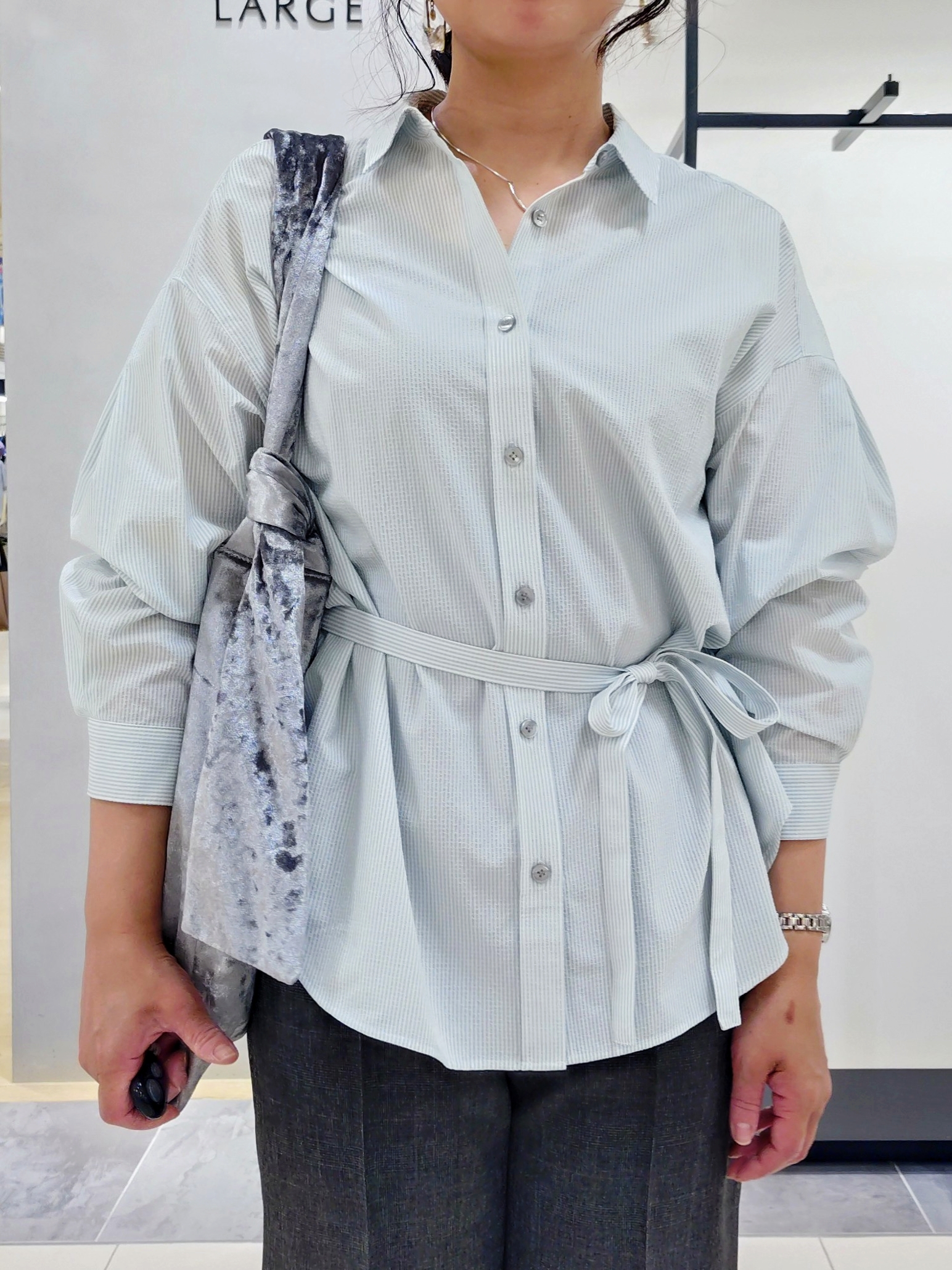 TOMOMIさんの「INDIVI｜【洗える／UVケア】チェック柄ストレートパンツ」を使ったコーディネート