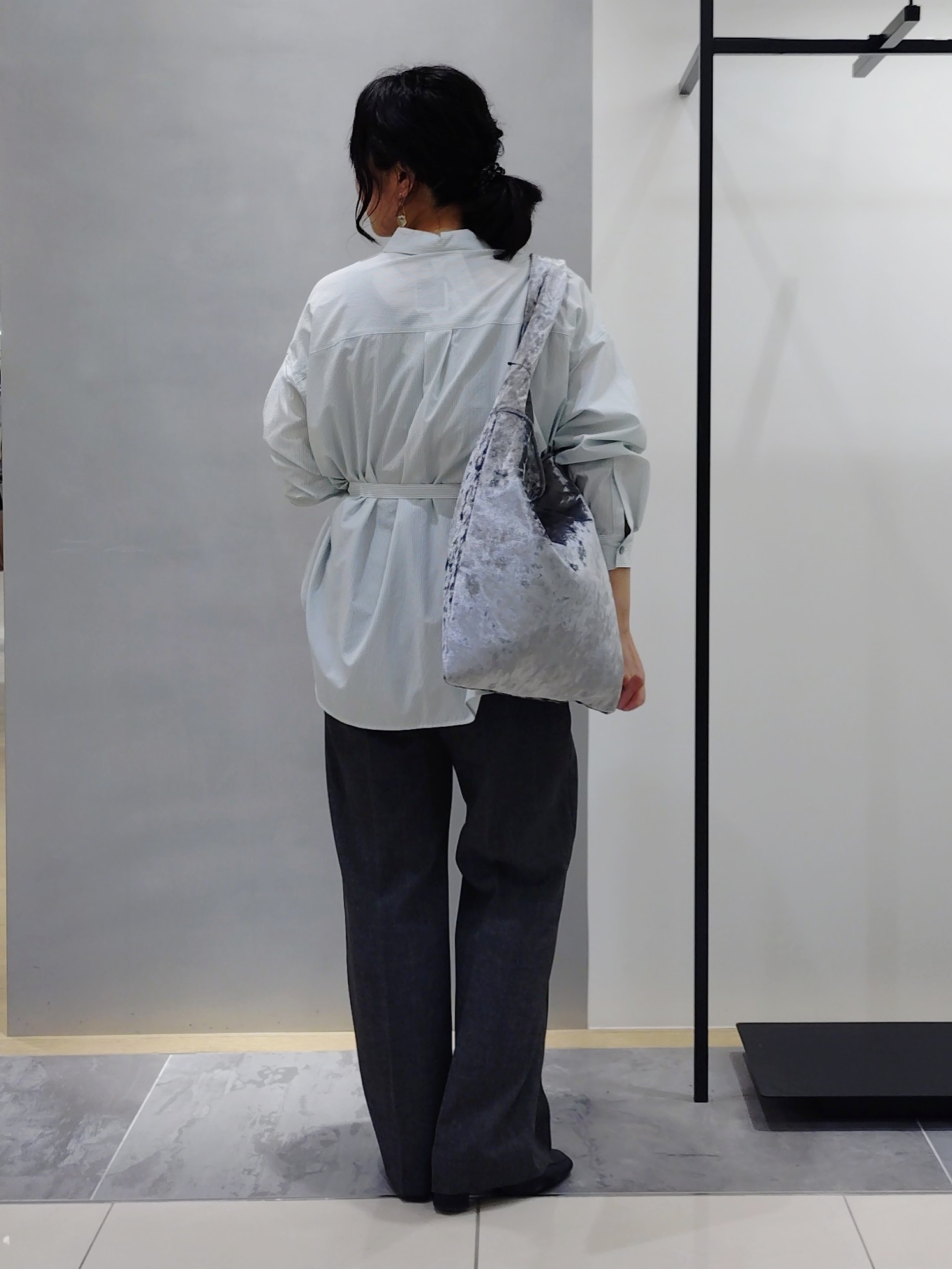 TOMOMIさんの「INDIVI｜【洗える／UVケア】チェック柄ストレートパンツ」を使ったコーディネート