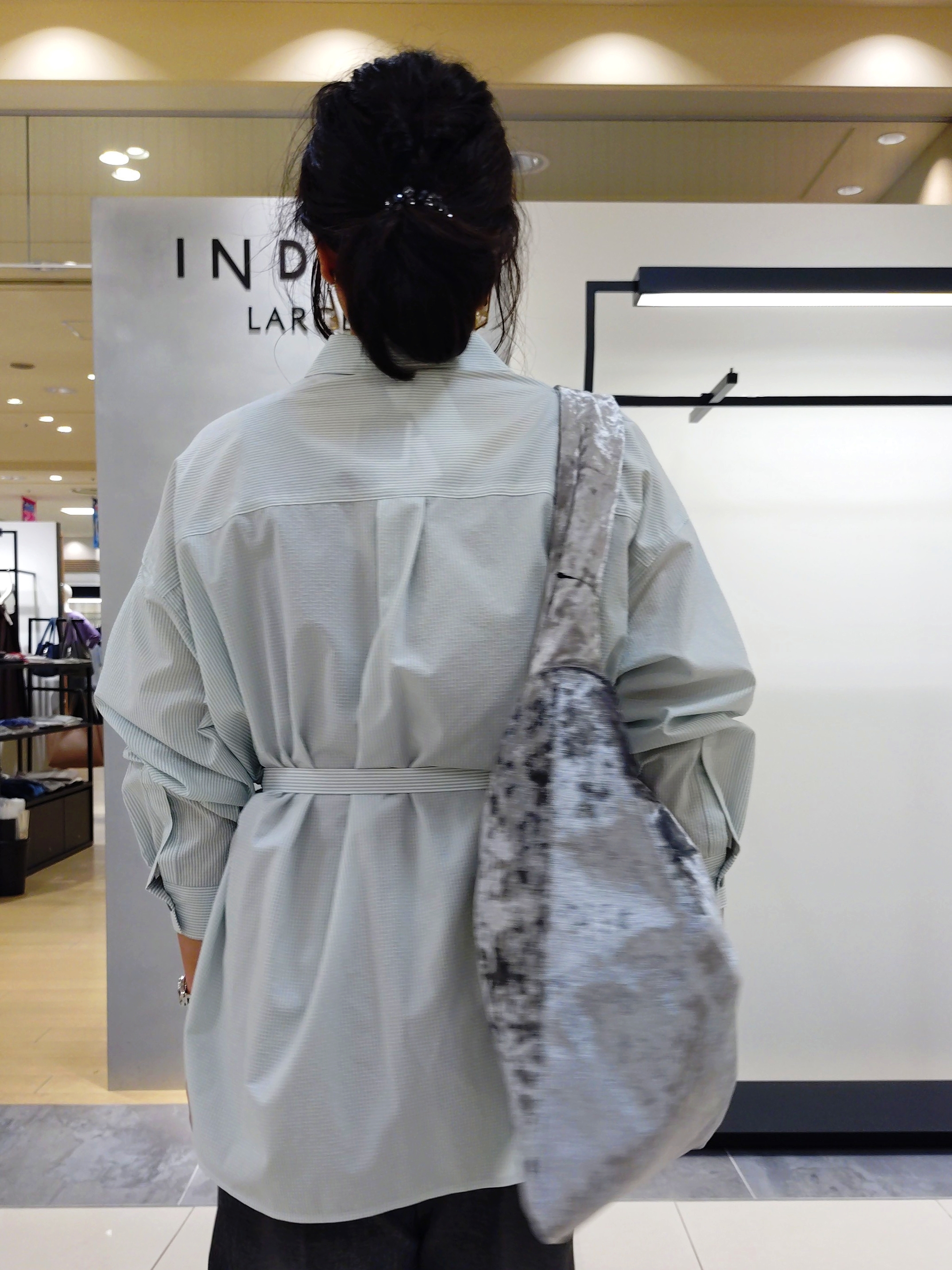 TOMOMIさんの「INDIVI｜【洗える／UVケア】チェック柄ストレートパンツ」を使ったコーディネート