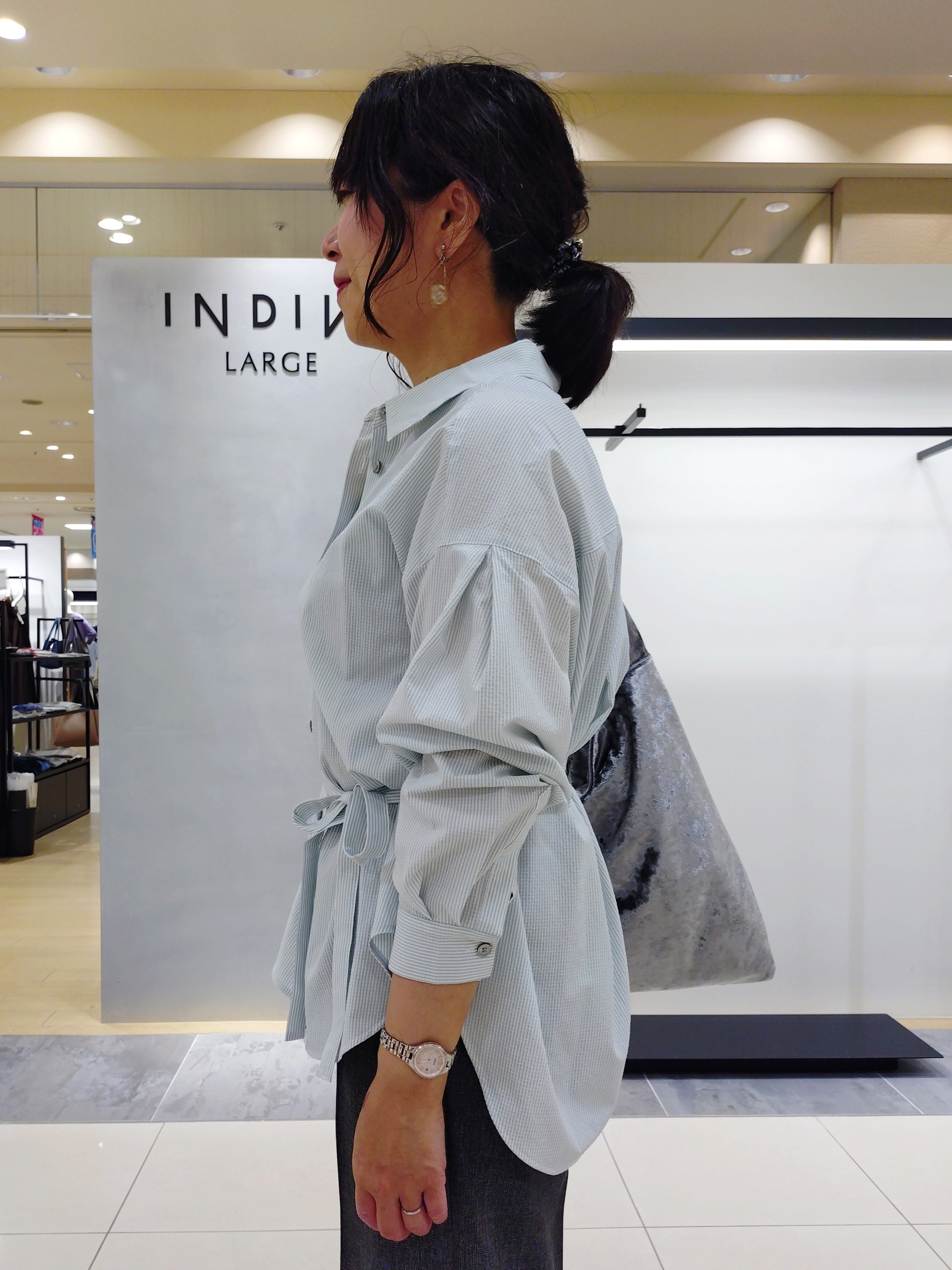 TOMOMIさんの「INDIVI｜【洗える／UVケア】チェック柄ストレートパンツ」を使ったコーディネート