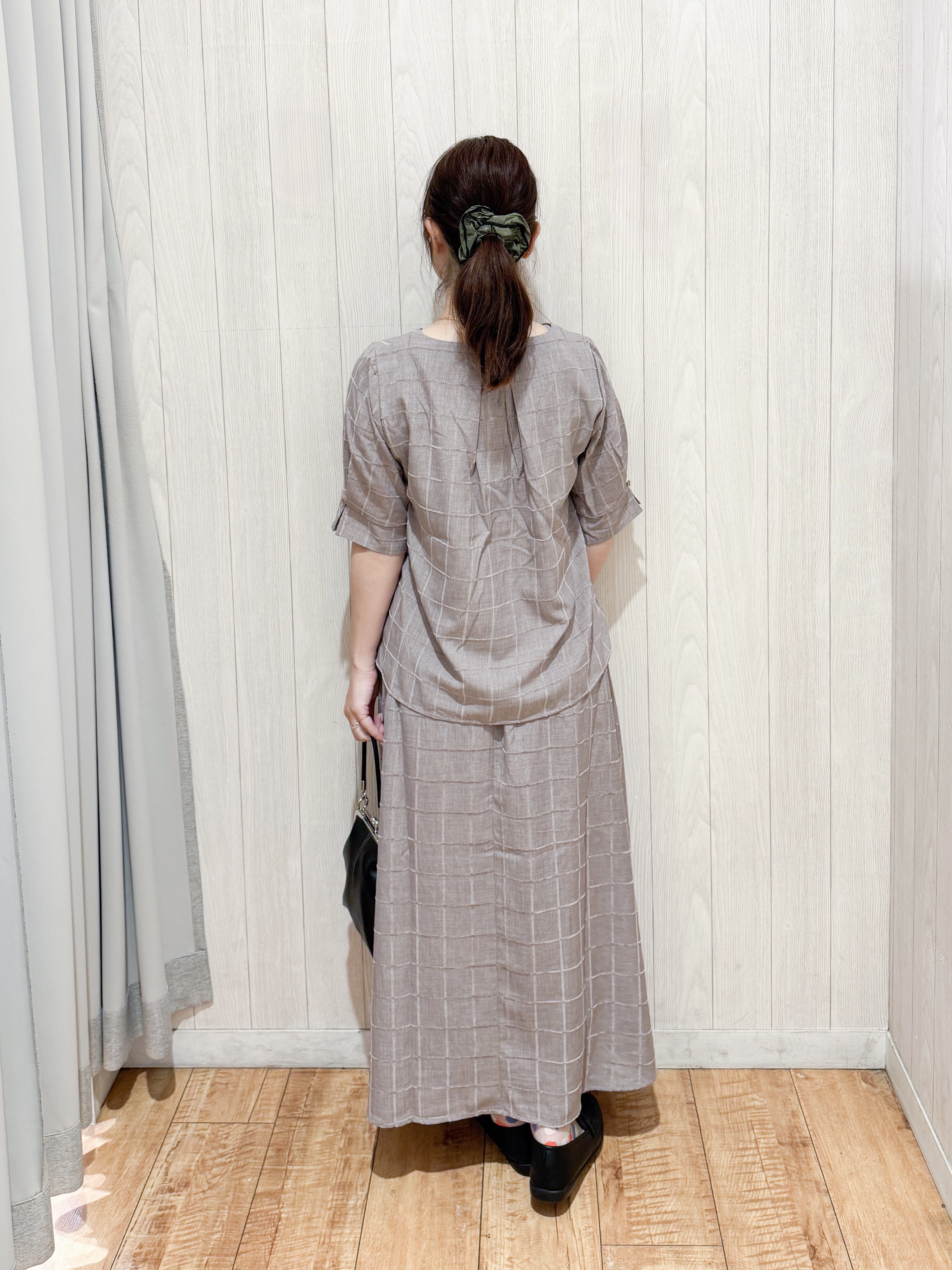 愛さんの「SHOO･LA･RUE｜【セットアップ可/S-LL】1枚で秋気分 モールチェックタックスリーブ ブラウス」を使ったコーディネート