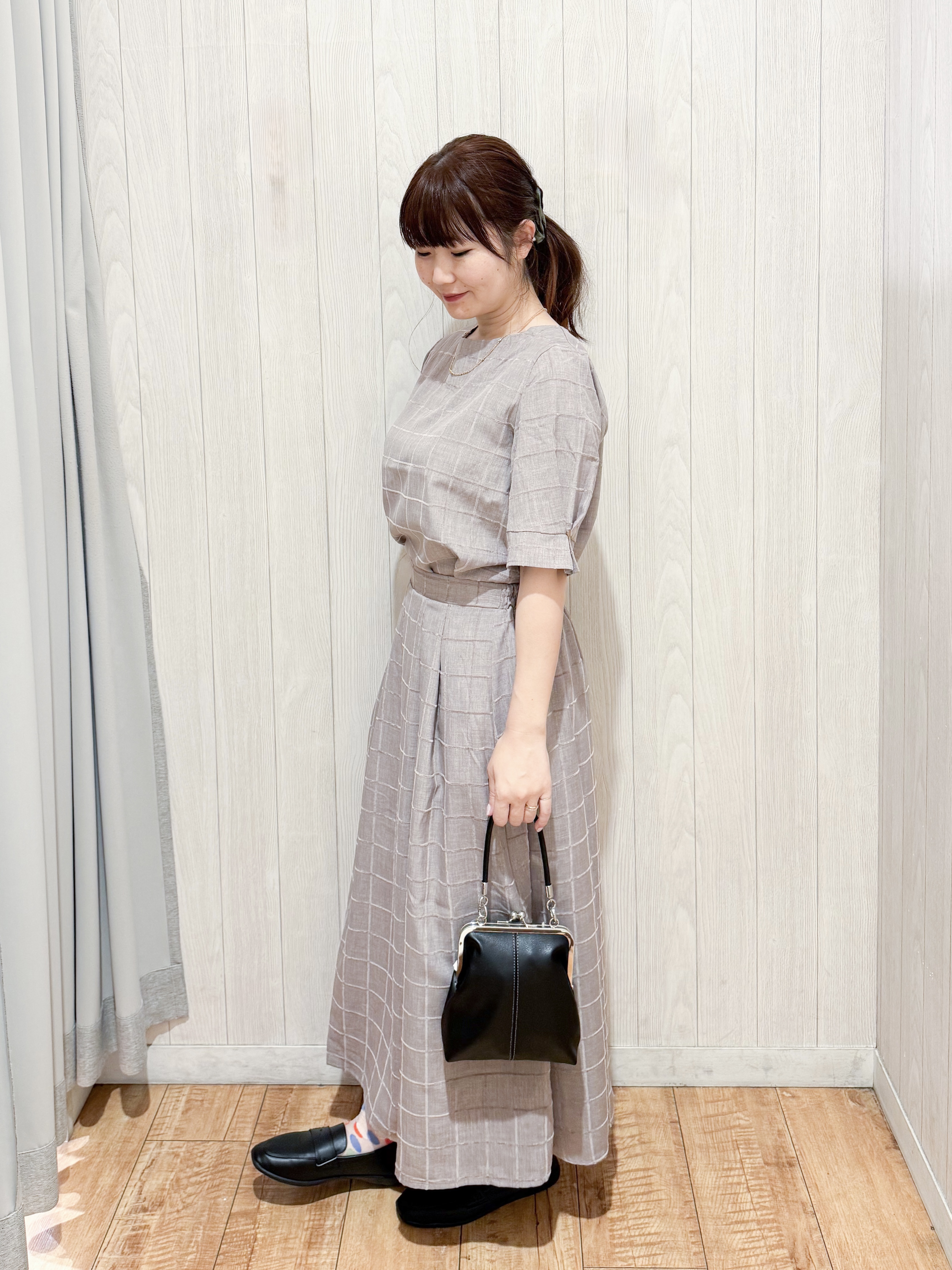 愛さんの「SHOO･LA･RUE｜【セットアップ可/S-LL】1枚で秋気分 モールチェックタックスリーブ ブラウス」を使ったコーディネート
