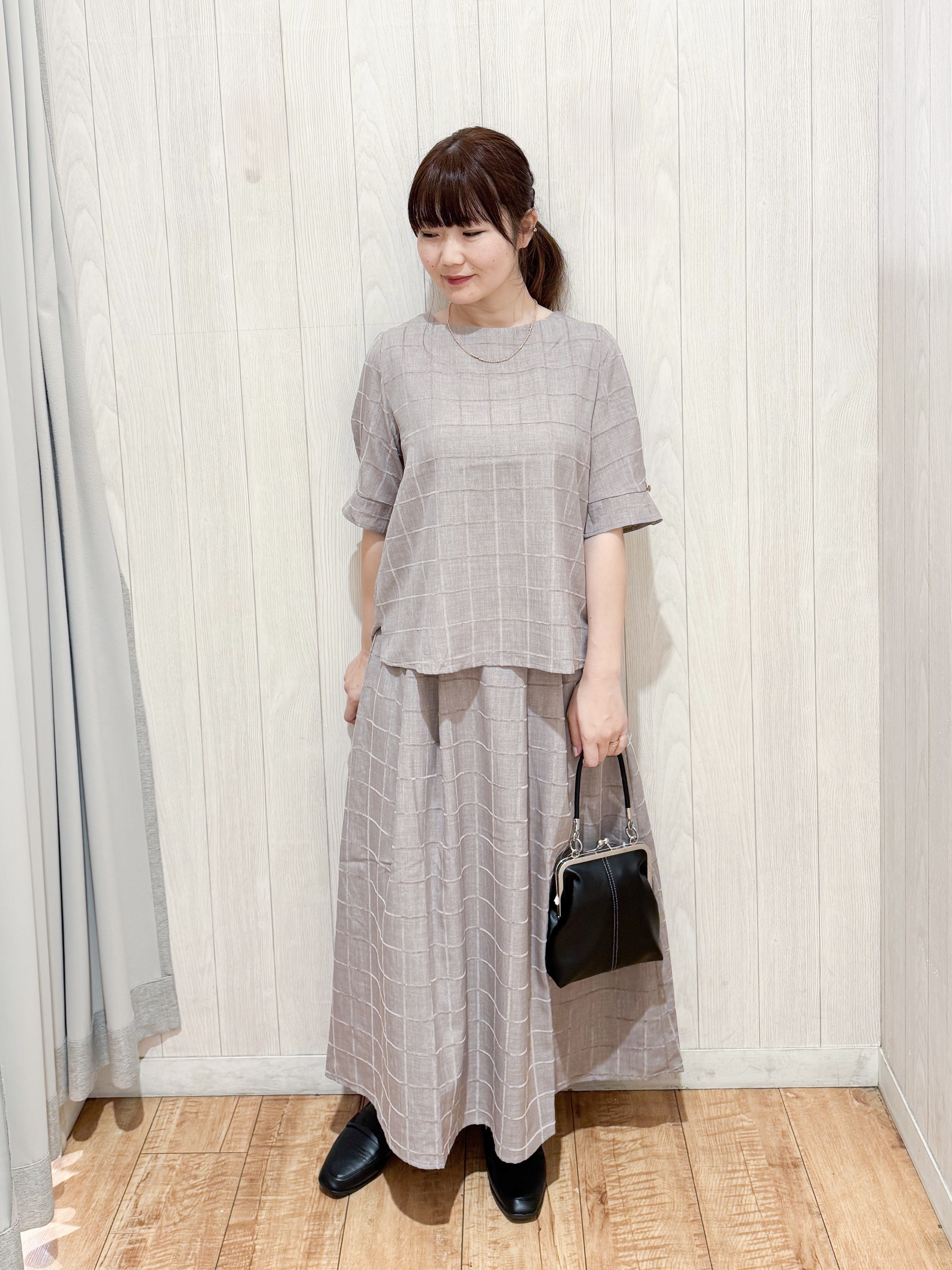 愛さんの「SHOO･LA･RUE｜【セットアップ可/S-LL】1枚で秋気分 モールチェックタックスリーブ ブラウス」を使ったコーディネート