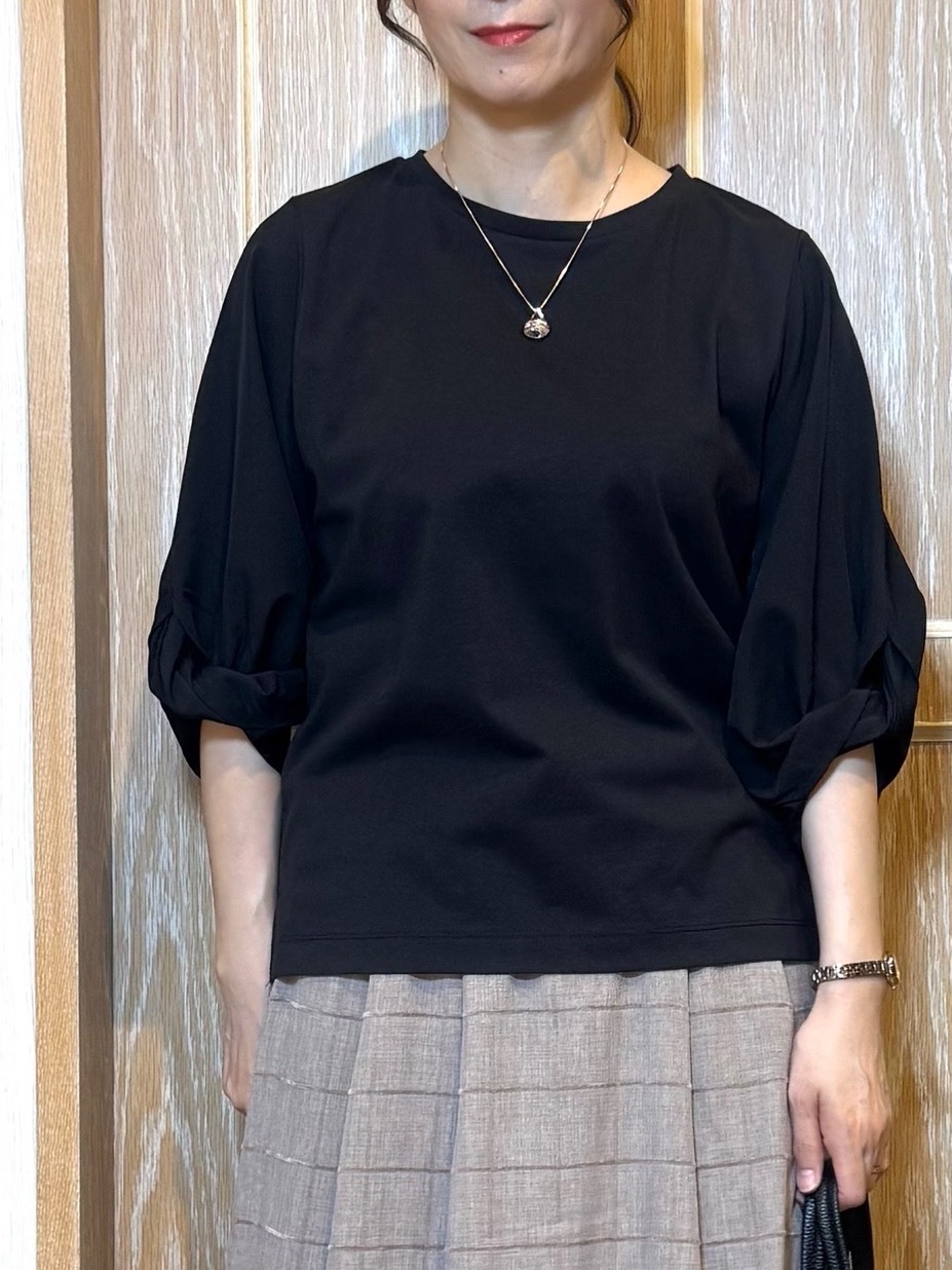 KAORIさんの「SHOO･LA･RUE｜【S-LL/洗濯機可/二の腕カバー】楽に上品見え ツイストスリーブトップス」を使ったコーディネート