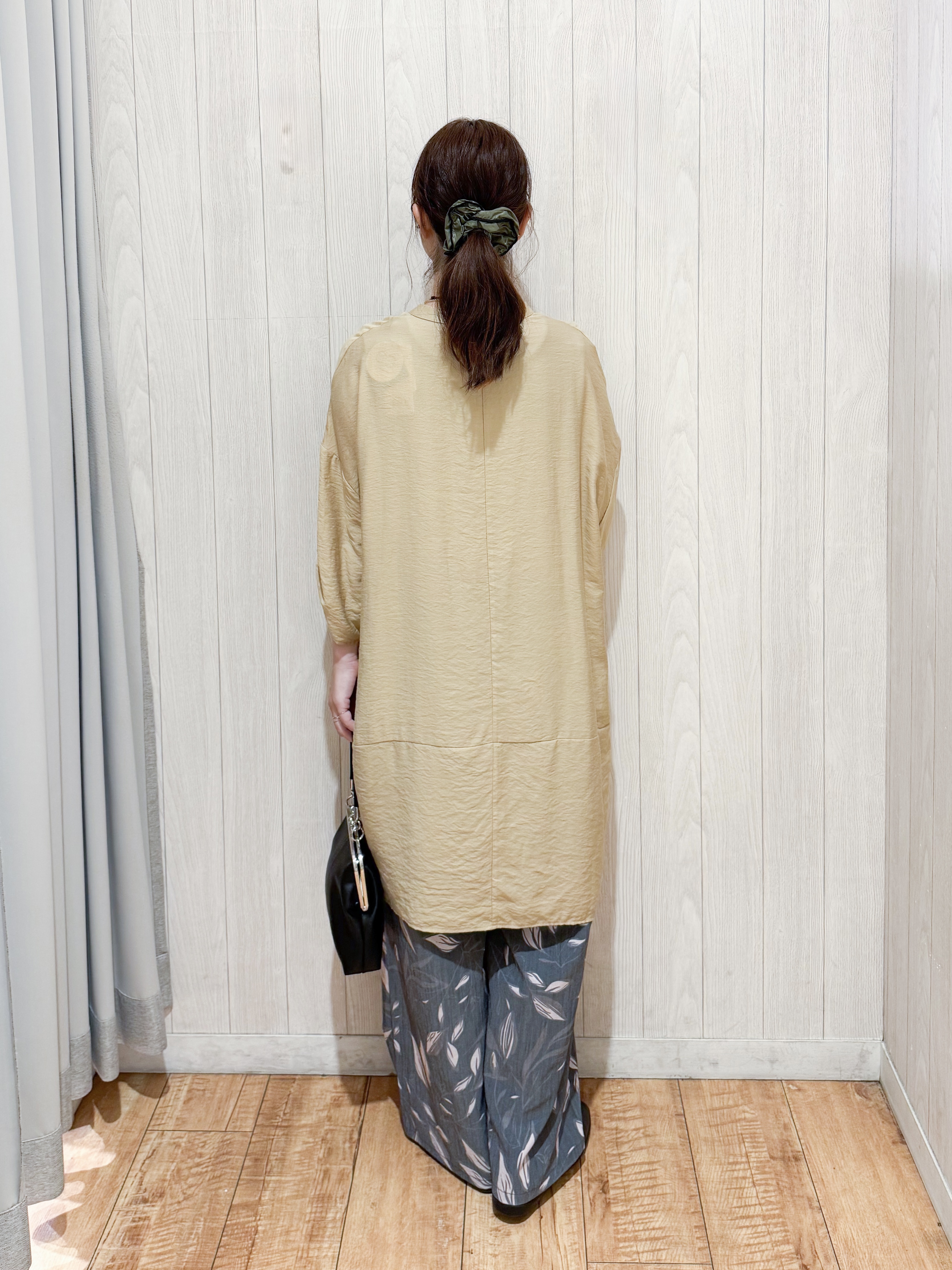 愛さんの「SHOO･LA･RUE｜【S-LL/洗濯後しわになりにくい】ゆるっと体型カバー 7分袖コクーンチュニック」を使ったコーディネート
