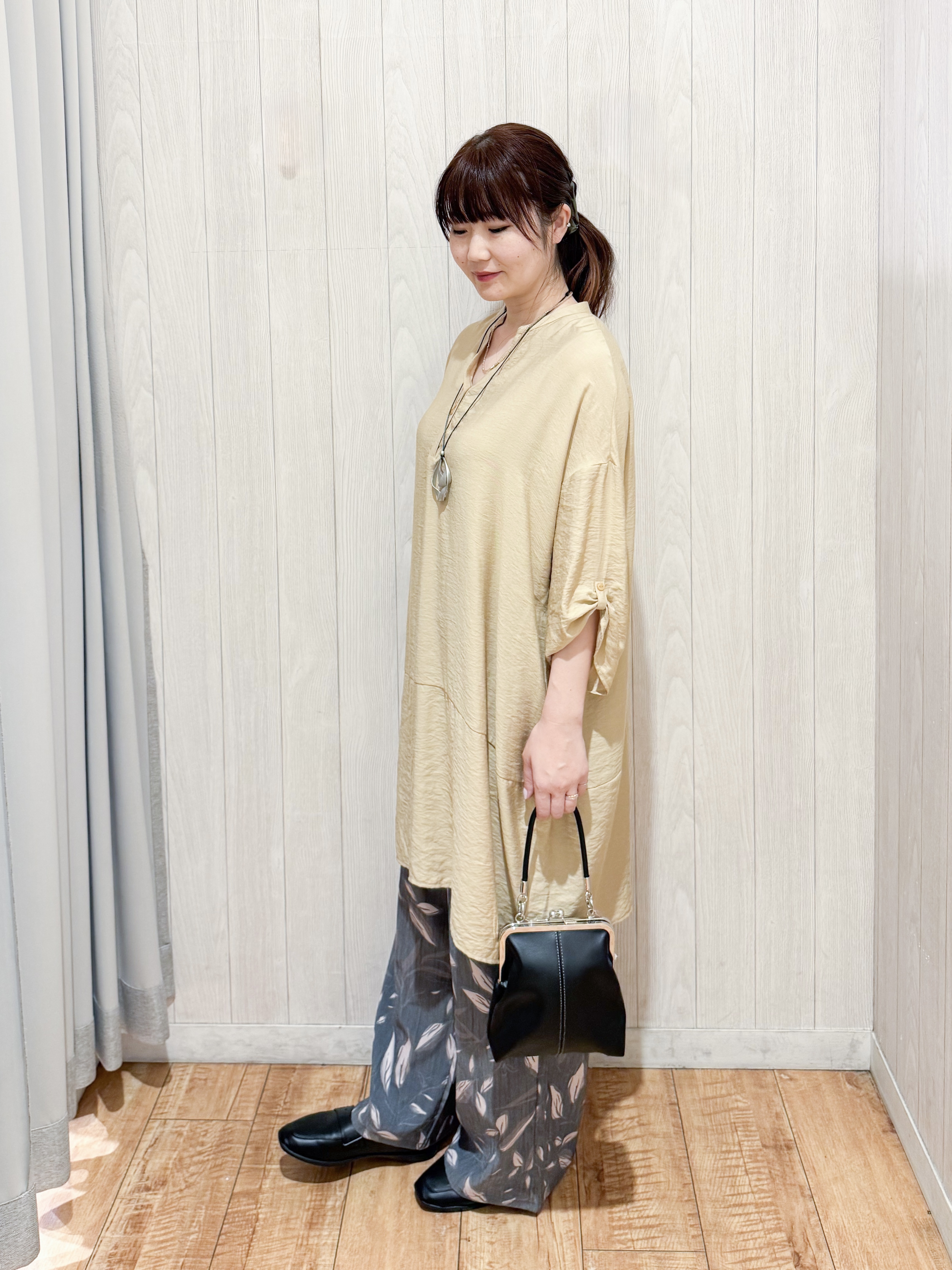 愛さんの「SHOO･LA･RUE｜【S-LL/洗濯後しわになりにくい】ゆるっと体型カバー 7分袖コクーンチュニック」を使ったコーディネート