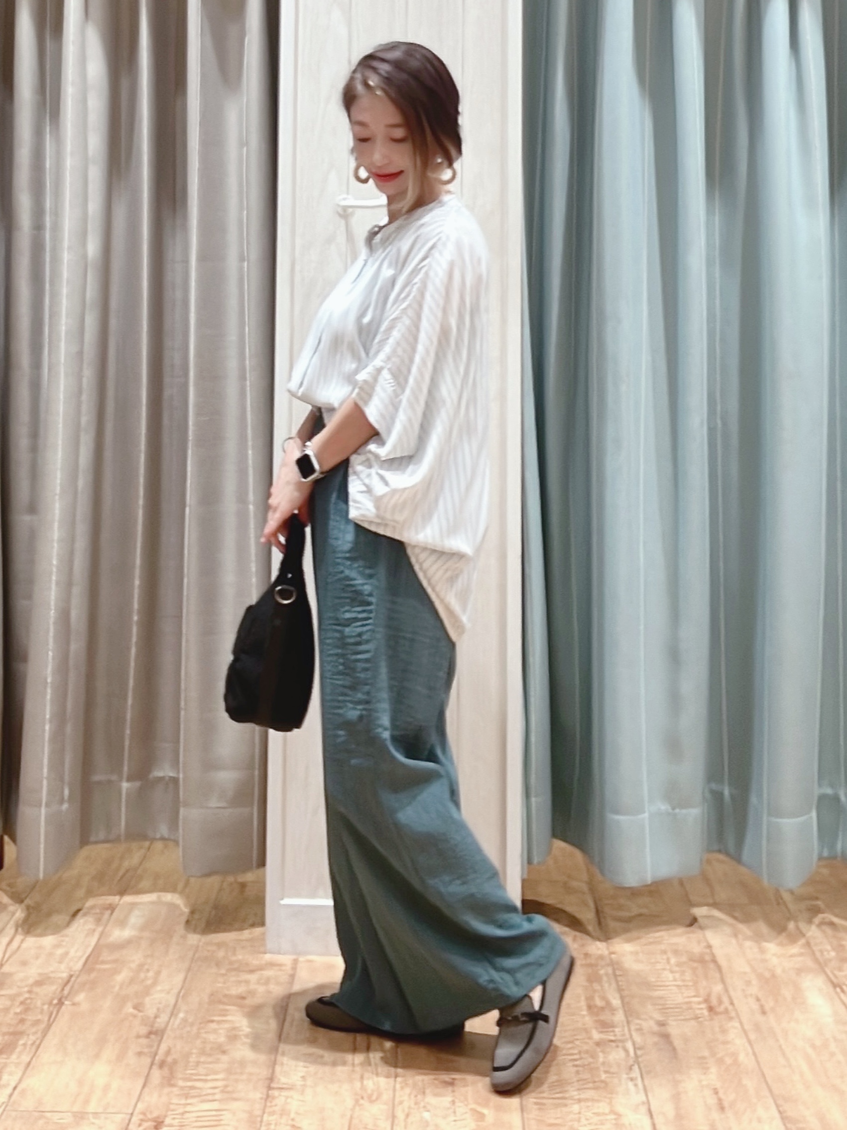 aaamiさんの「SHOO･LA･RUE｜【ひんやり/洗濯機可/体型カバー】二の腕隠れる ゆるっとドルマンバンドカラーシャツ」を使ったコーディネート