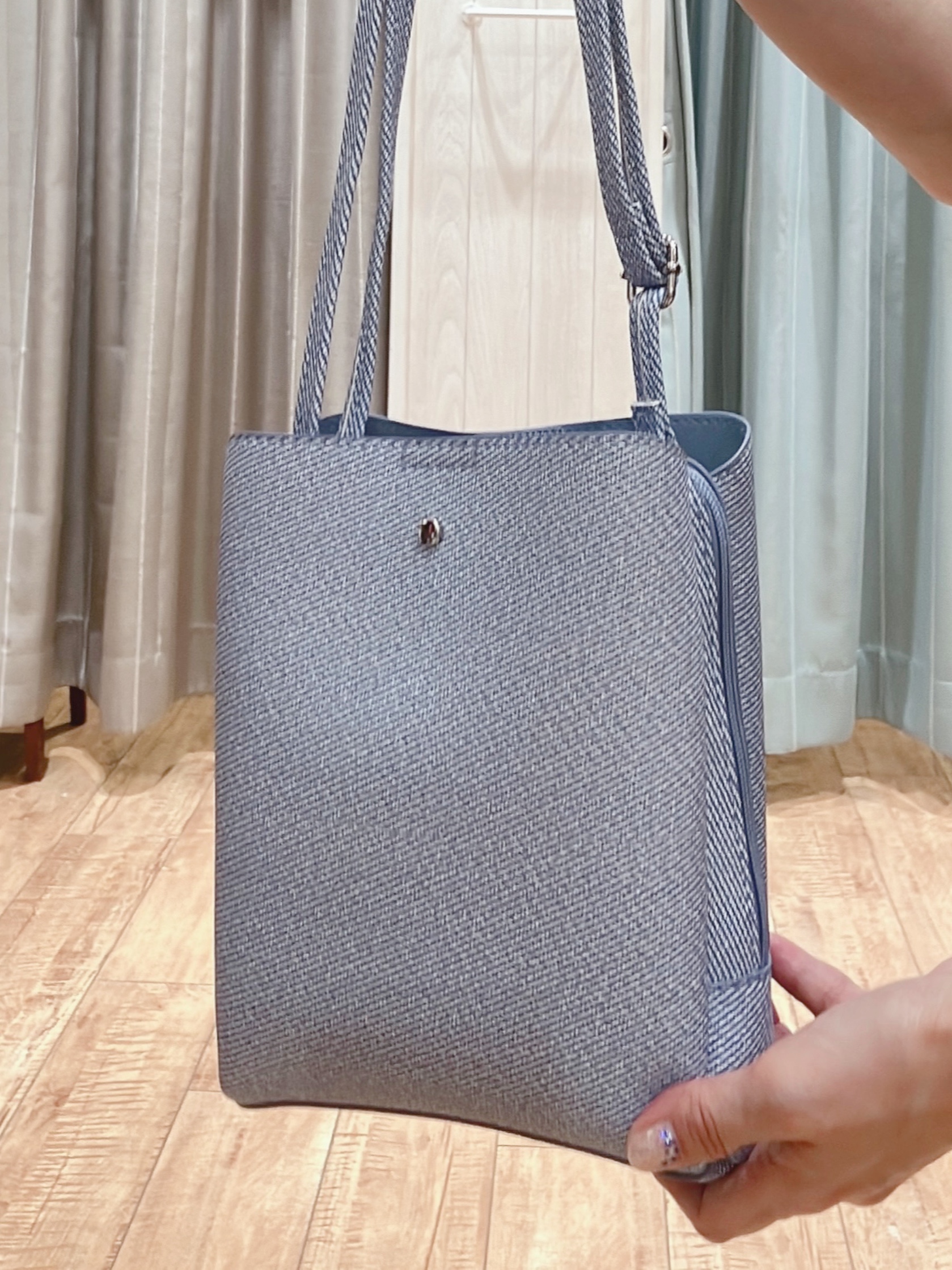 aaamiさんの「SHOO･LA･RUE｜【2点セット/体型カバー】瞬間レイヤードコーデが完成 クロシェ編みベスト+ロゴT」を使ったコーディネート
