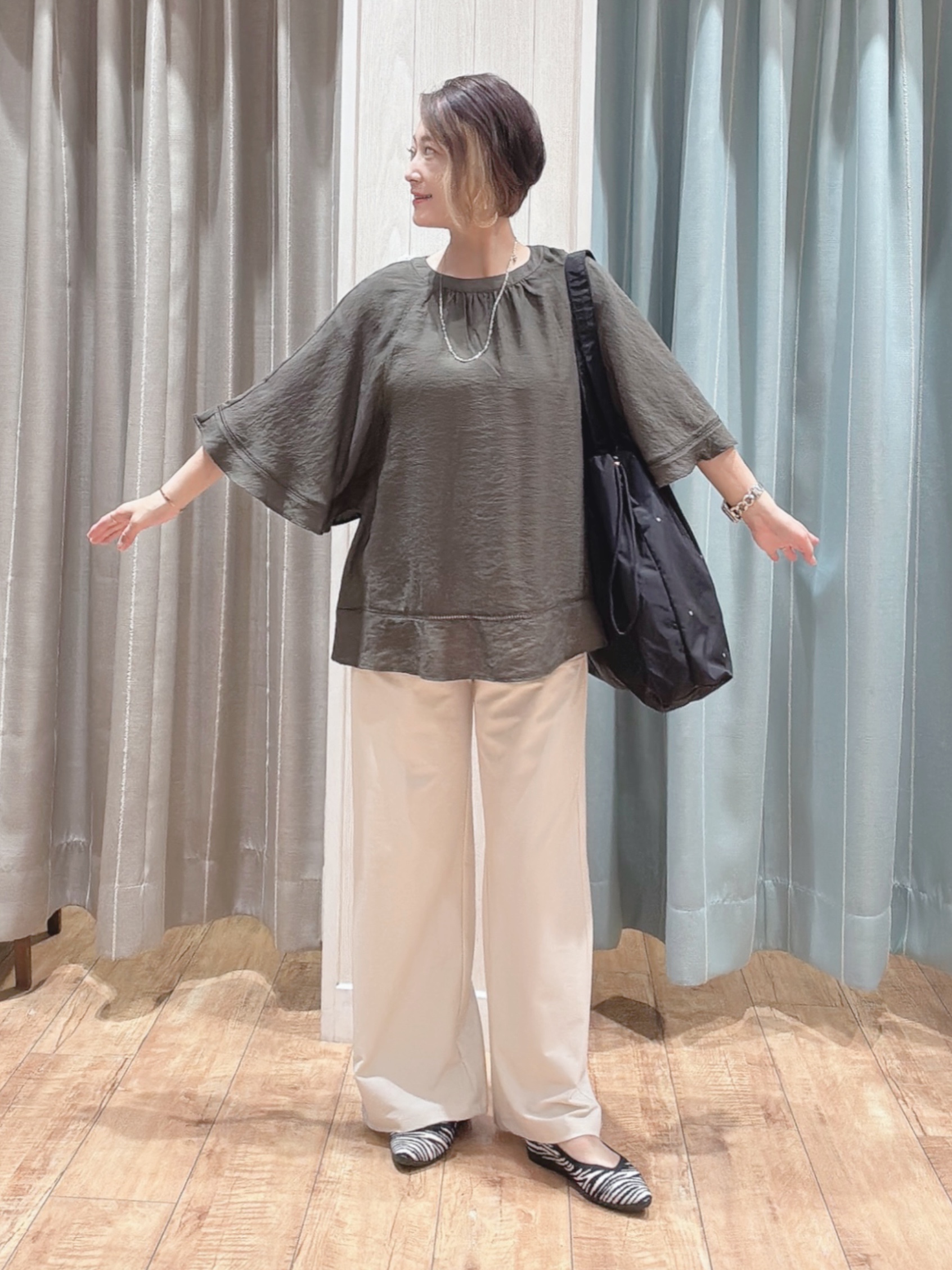 aaamiさんの「SHOO･LA･RUE｜【S-LL/洗濯機可/体型カバー】はしごレースがポイント スラブポンチョ風ブラウス」を使ったコーディネート
