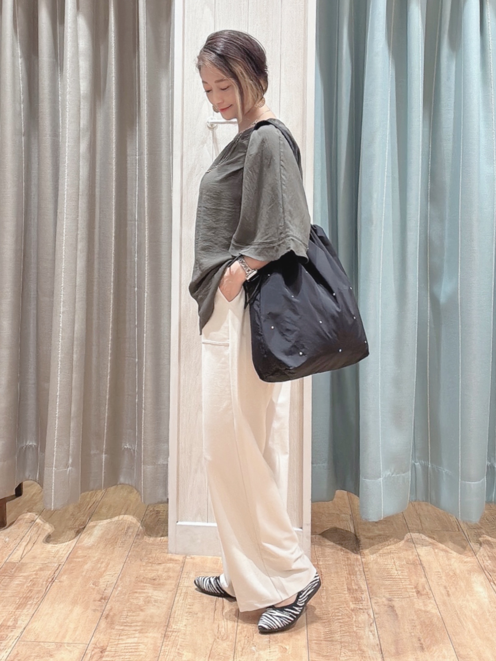 aaamiさんの「SHOO･LA･RUE｜【S-LL/洗濯機可/体型カバー】はしごレースがポイント スラブポンチョ風ブラウス」を使ったコーディネート