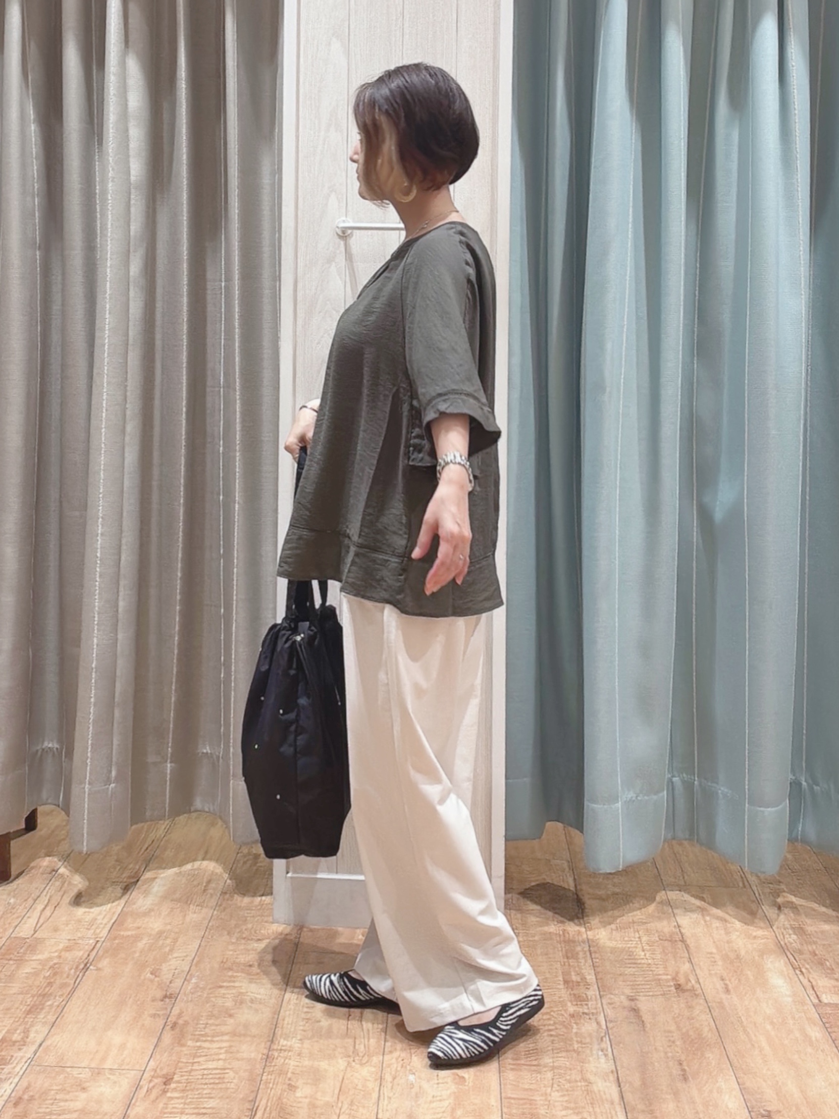 aaamiさんの「SHOO･LA･RUE｜【S-LL/洗濯機可/体型カバー】はしごレースがポイント スラブポンチョ風ブラウス」を使ったコーディネート