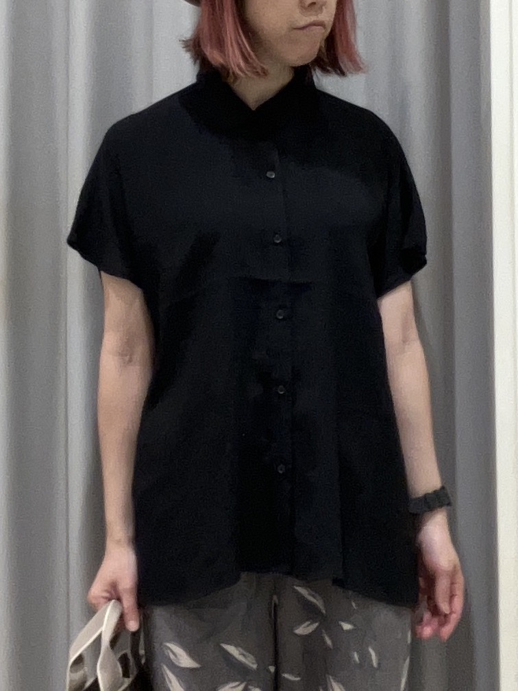 まーさんの「SHOO･LA･RUE｜【ひんやり/UV】ほんのりシアーで上品な バックギャザーブラウス」を使ったコーディネート