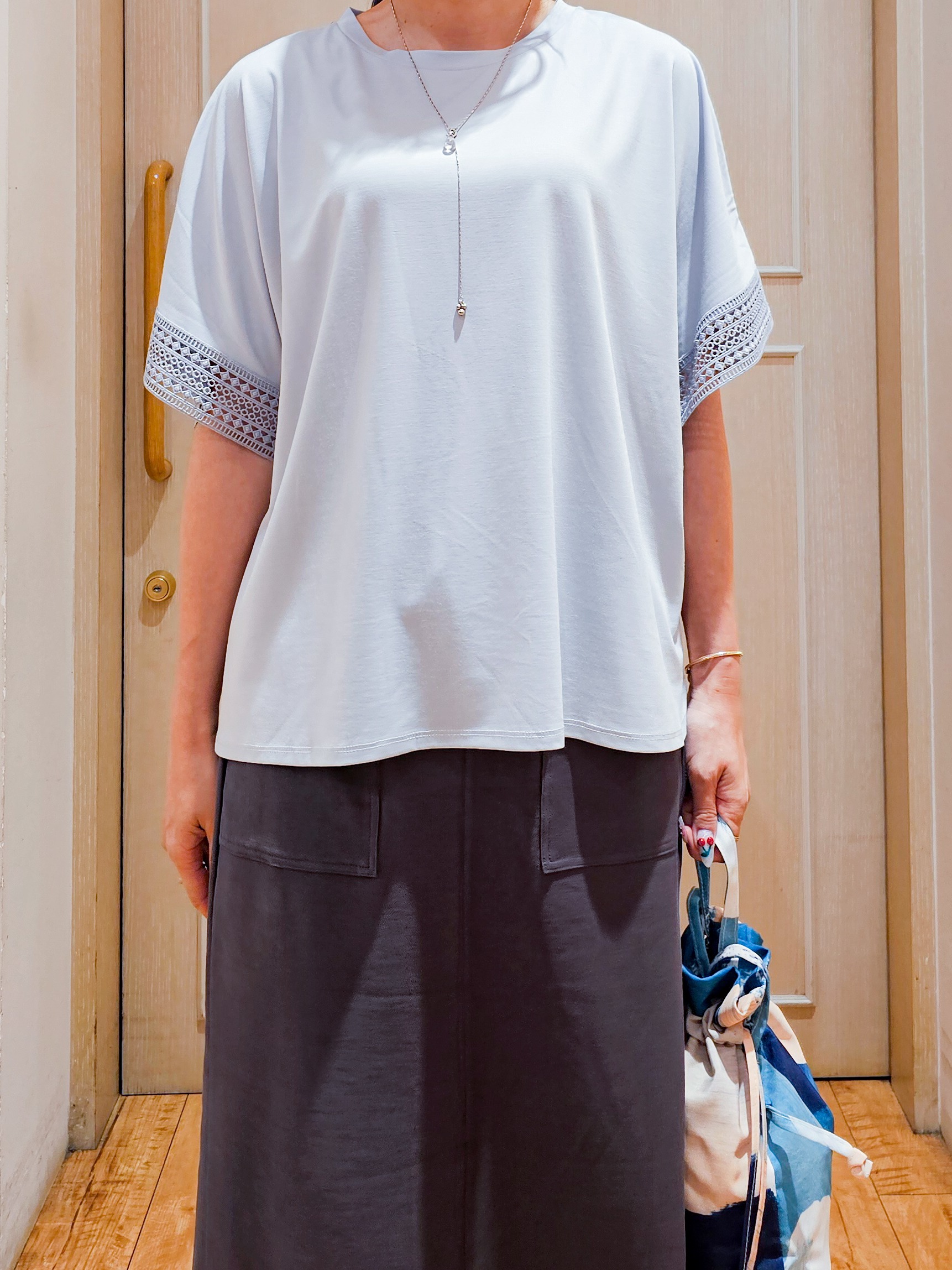 ゆゆさんの「SHOO･LA･RUE｜【UV/洗濯機可/体型カバー】ヒップ周りが隠せる お袖レースTシャツ」を使ったコーディネート