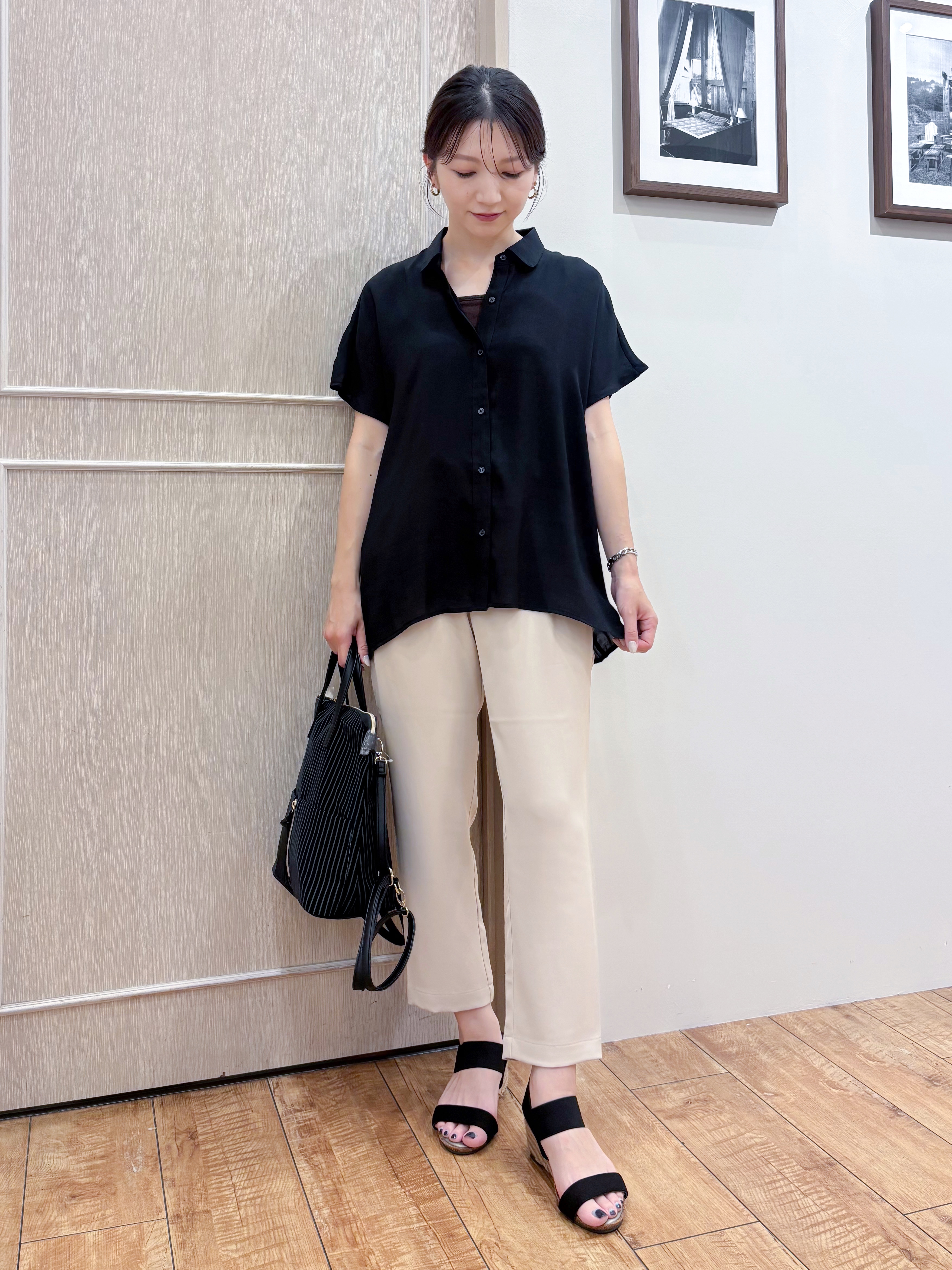 なみさんの「SHOO･LA･RUE｜【UV/洗濯機可】ほんのりシアーで上品な バックギャザーブラウス」を使ったコーディネート