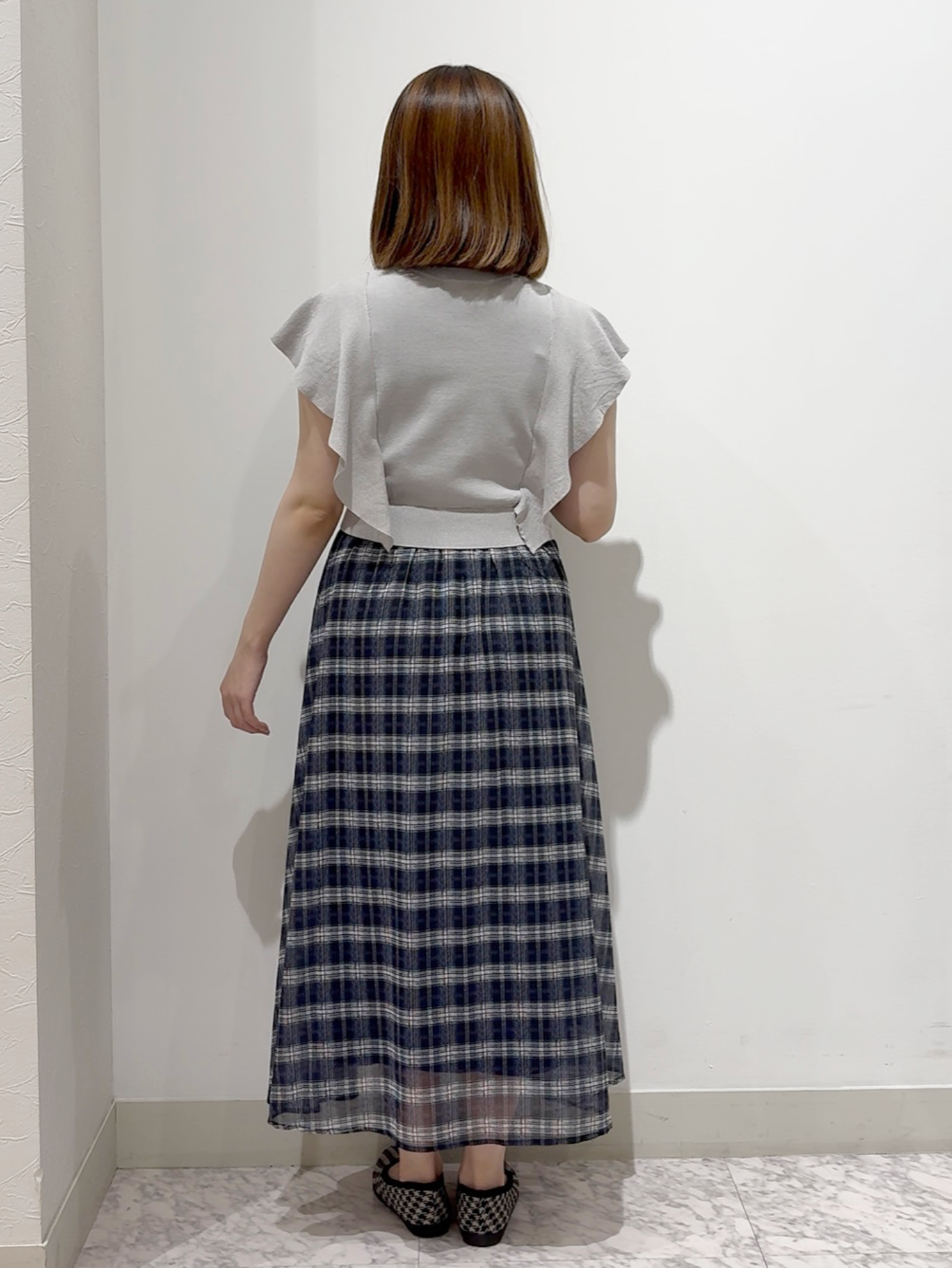 しかっちさんの「grove｜【低身長さんも選べる着丈・洗濯機◎】1枚で華やか 肩フリルニットドッキングワンピース」を使ったコーディネート