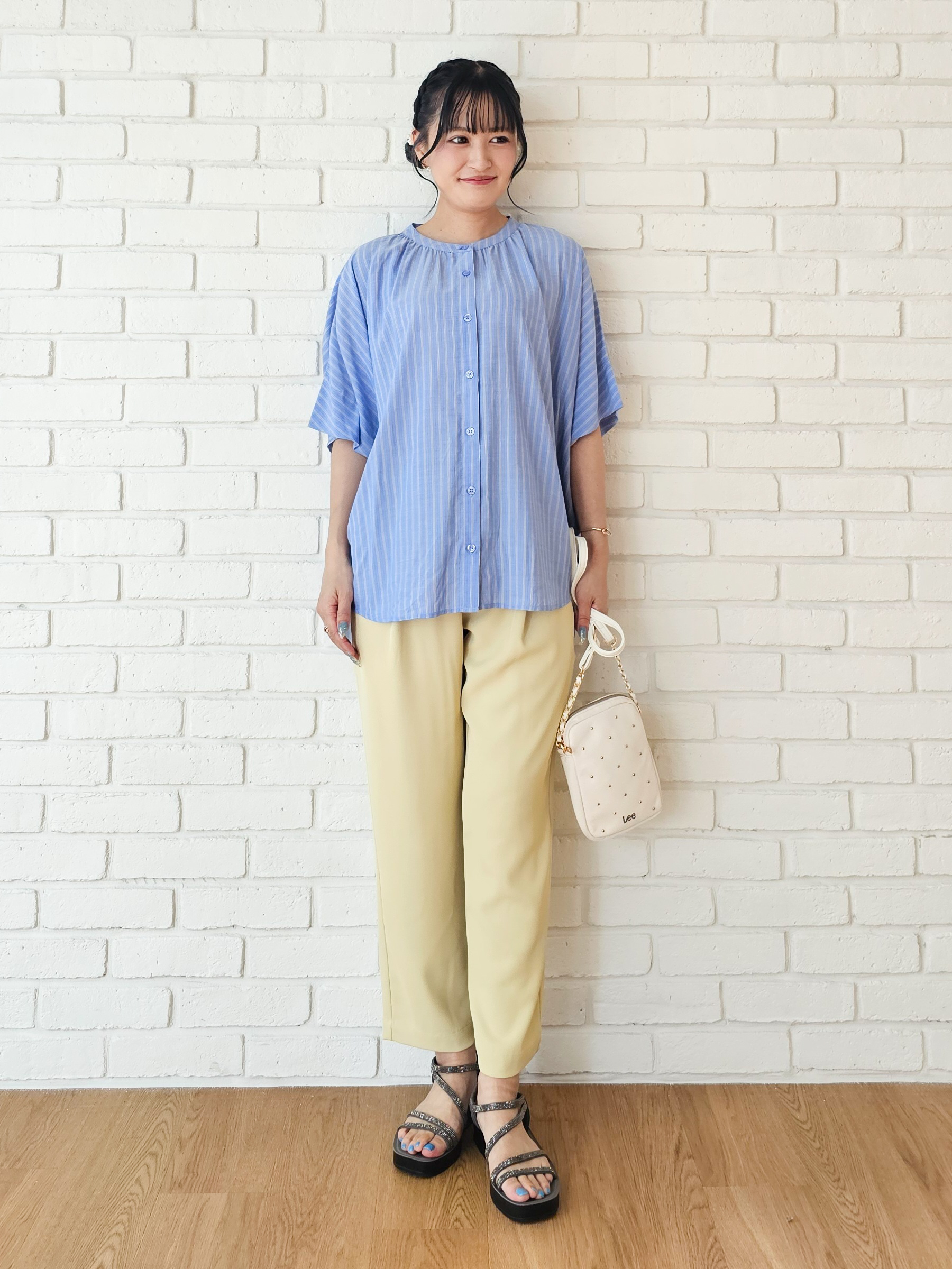 ゆゆさんの「SHOO･LA･RUE｜【洗濯機可/体型カバー】二の腕隠れる ゆるっとドルマンバンドカラーシャツ」を使ったコーディネート