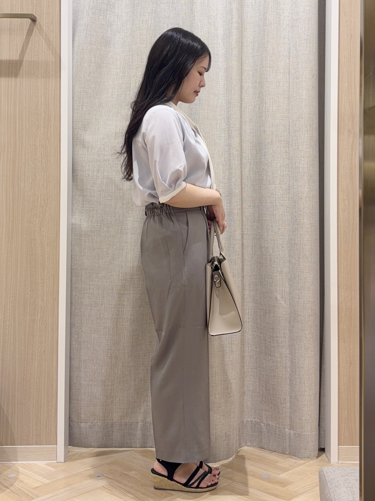 minamiさんの「grove｜【洗濯機OK/シワになりにくい】1枚で華やぐ配色ボウタイブラウス」を使ったコーディネート
