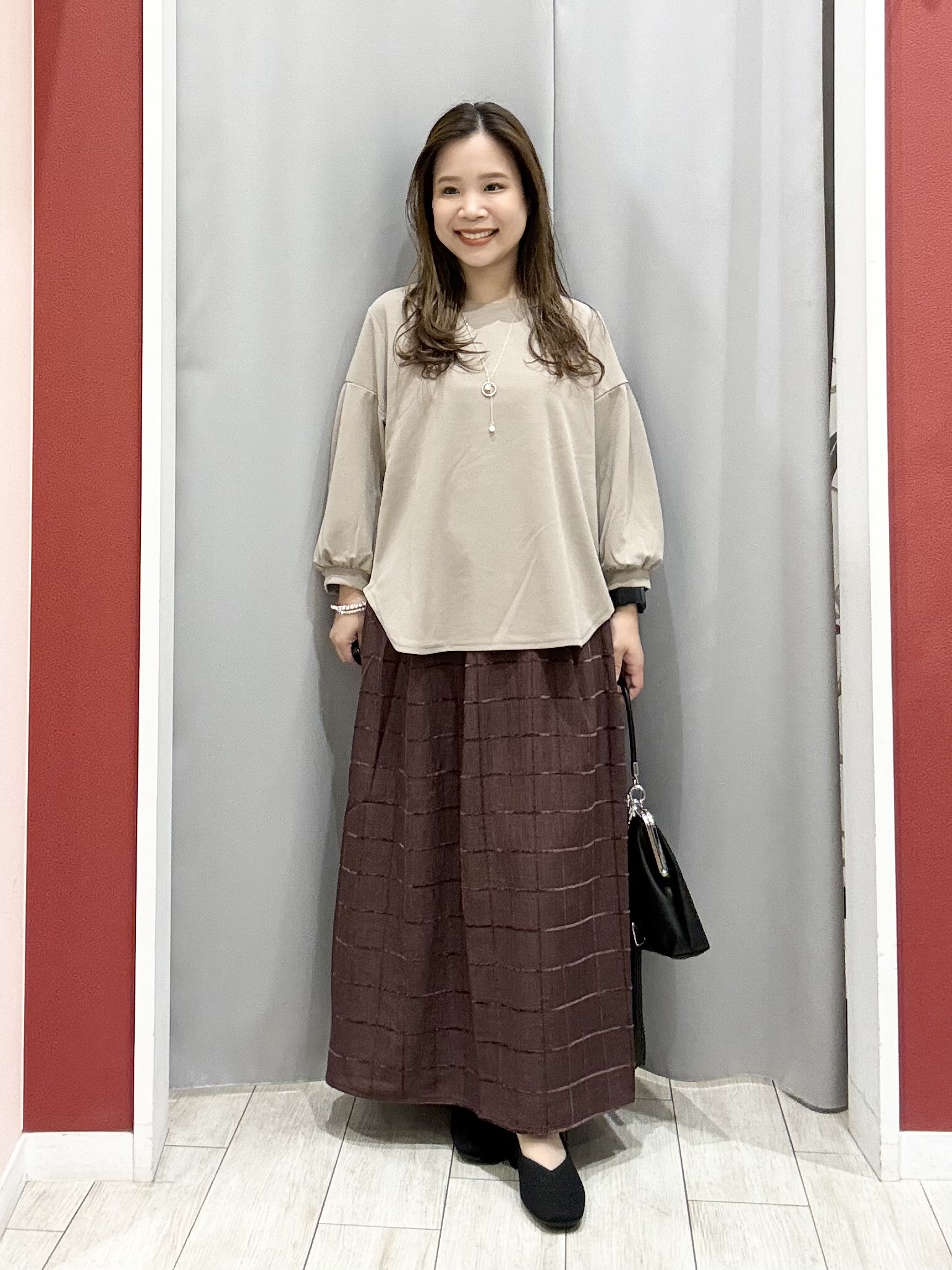 shioさんの「SHOO･LA･RUE｜【着丈選べる/2点セット/S-LL/洗濯機可】ネックレス付き 着心地さらり7分袖ブラウス」を使ったコーディネート