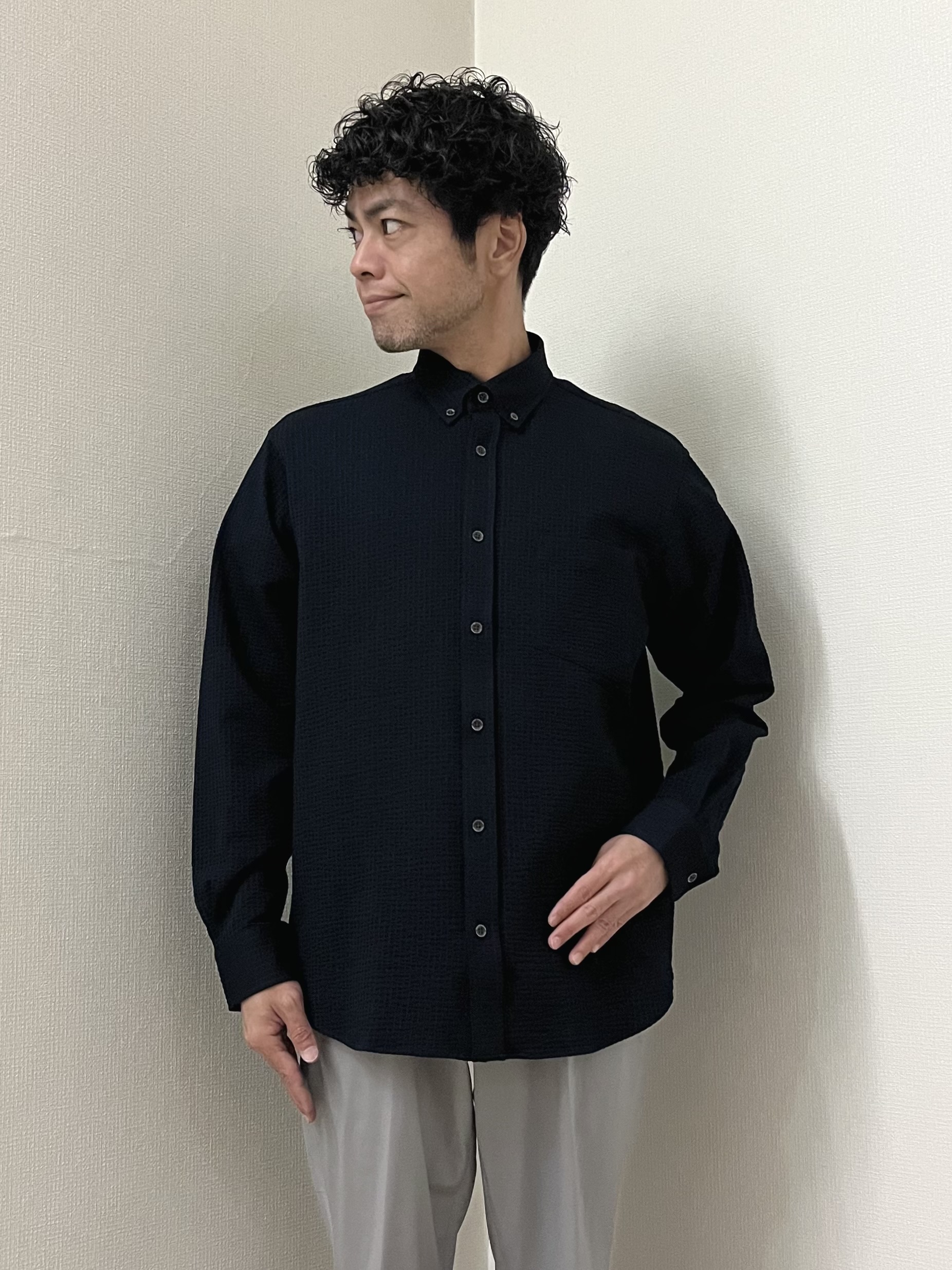 URAさんの「TAKEO KIKUCHI｜【抗菌防臭/シーズンレス】シアサッカー ジャージシャツ」を使ったコーディネート