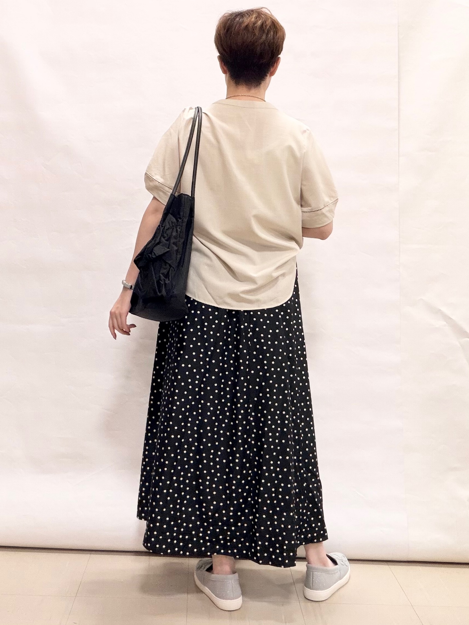 なっちゃんさんの「SHOO･LA･RUE｜【洗濯後しわになりにくい/インせずきまる】シンプルだけど女性らしい 麻調スキッパーブラウス」を使ったコーディネート