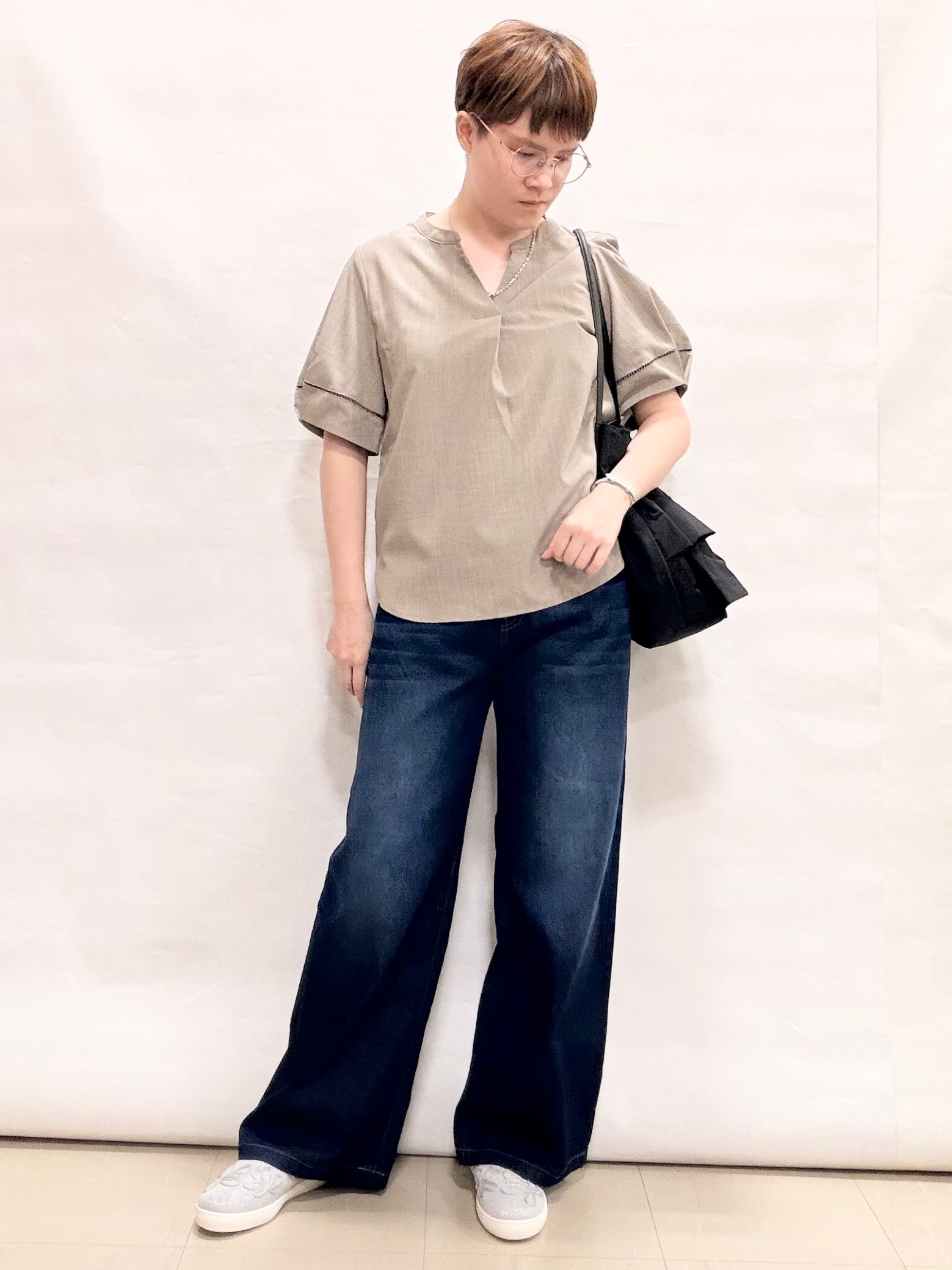 なっちゃんさんの「SHOO･LA･RUE｜【洗濯後しわになりにくい/インせずきまる】シンプルだけど女性らしい 麻調スキッパーブラウス」を使ったコーディネート