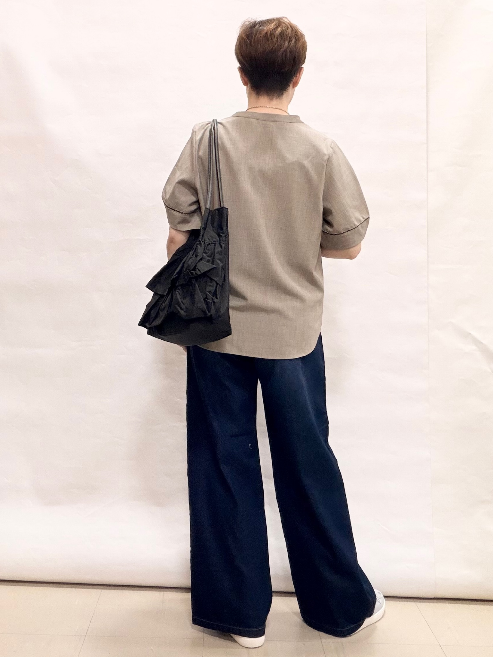 なっちゃんさんの「SHOO･LA･RUE｜【洗濯後しわになりにくい/インせずきまる】シンプルだけど女性らしい 麻調スキッパーブラウス」を使ったコーディネート
