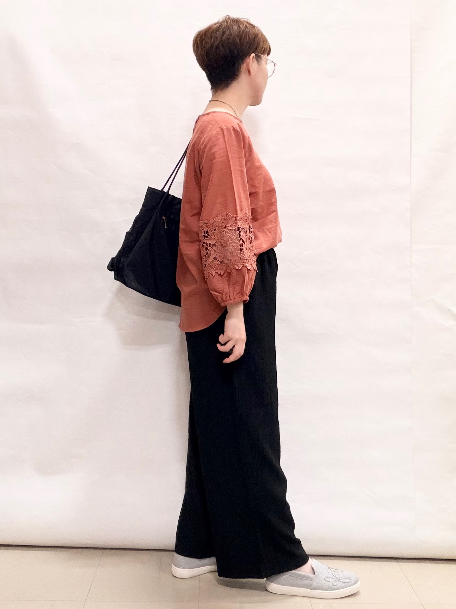 なっちゃんさんの「SHOO･LA･RUE｜【洗濯機可/S-LL/洗濯後しわになりにくい】刺繍レースで高見え インせず決まる主役ブラウス」を使ったコーディネート