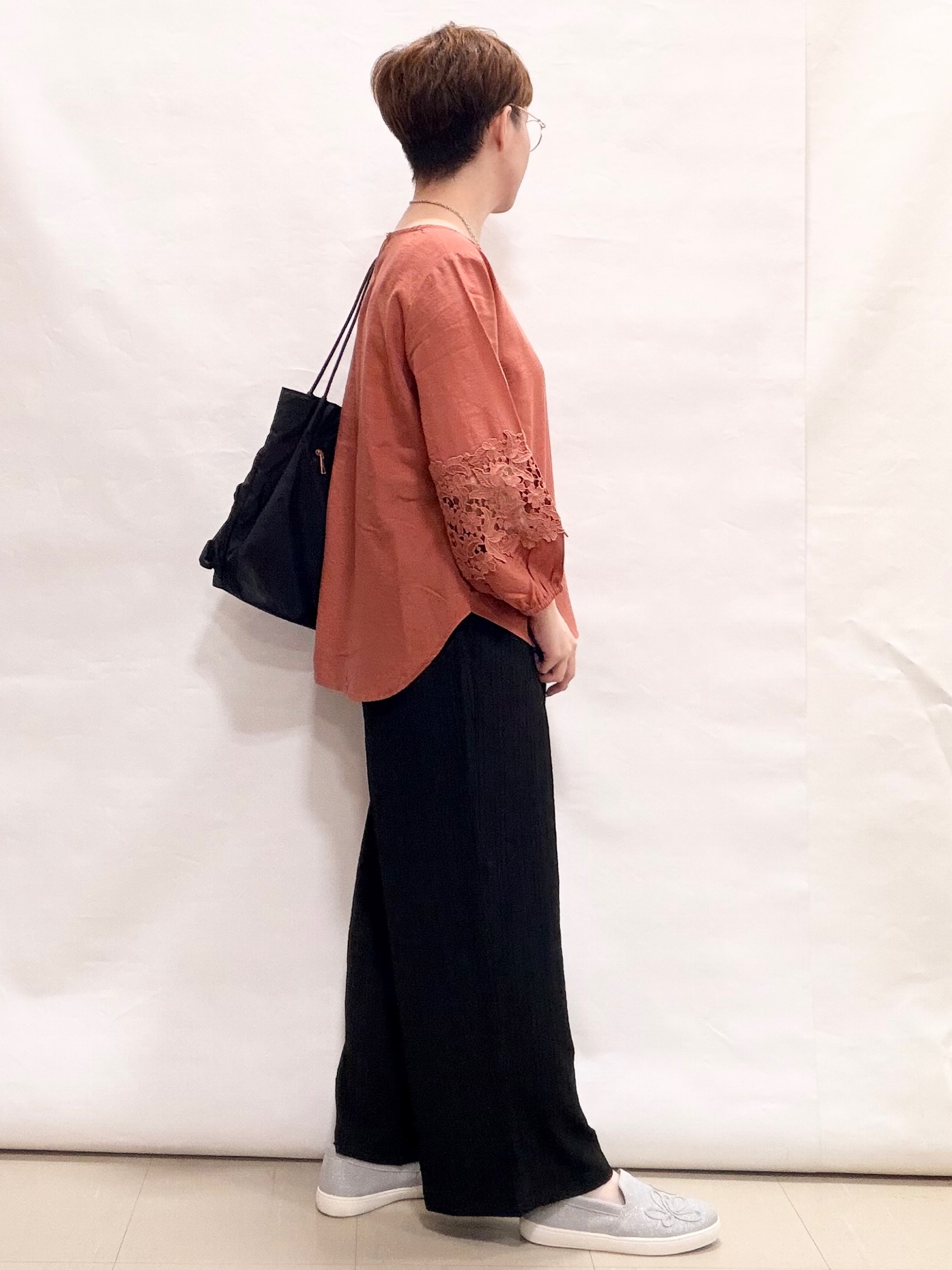 なっちゃんさんの「SHOO･LA･RUE｜【洗濯機可/S-LL/洗濯後しわになりにくい】刺繍レースで高見え インせず決まる主役ブラウス」を使ったコーディネート