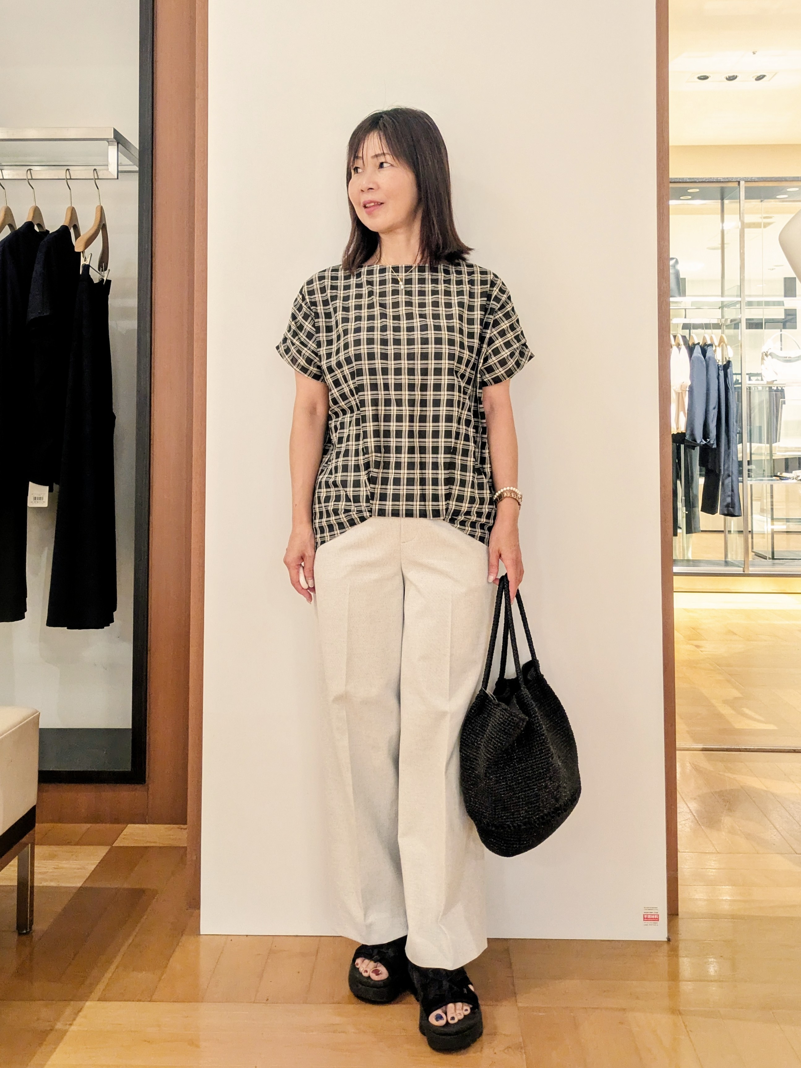 laverさんの「UNTITLED｜【秋めきシャツ/体型カバー】シアーチェックブラウス」を使ったコーディネート