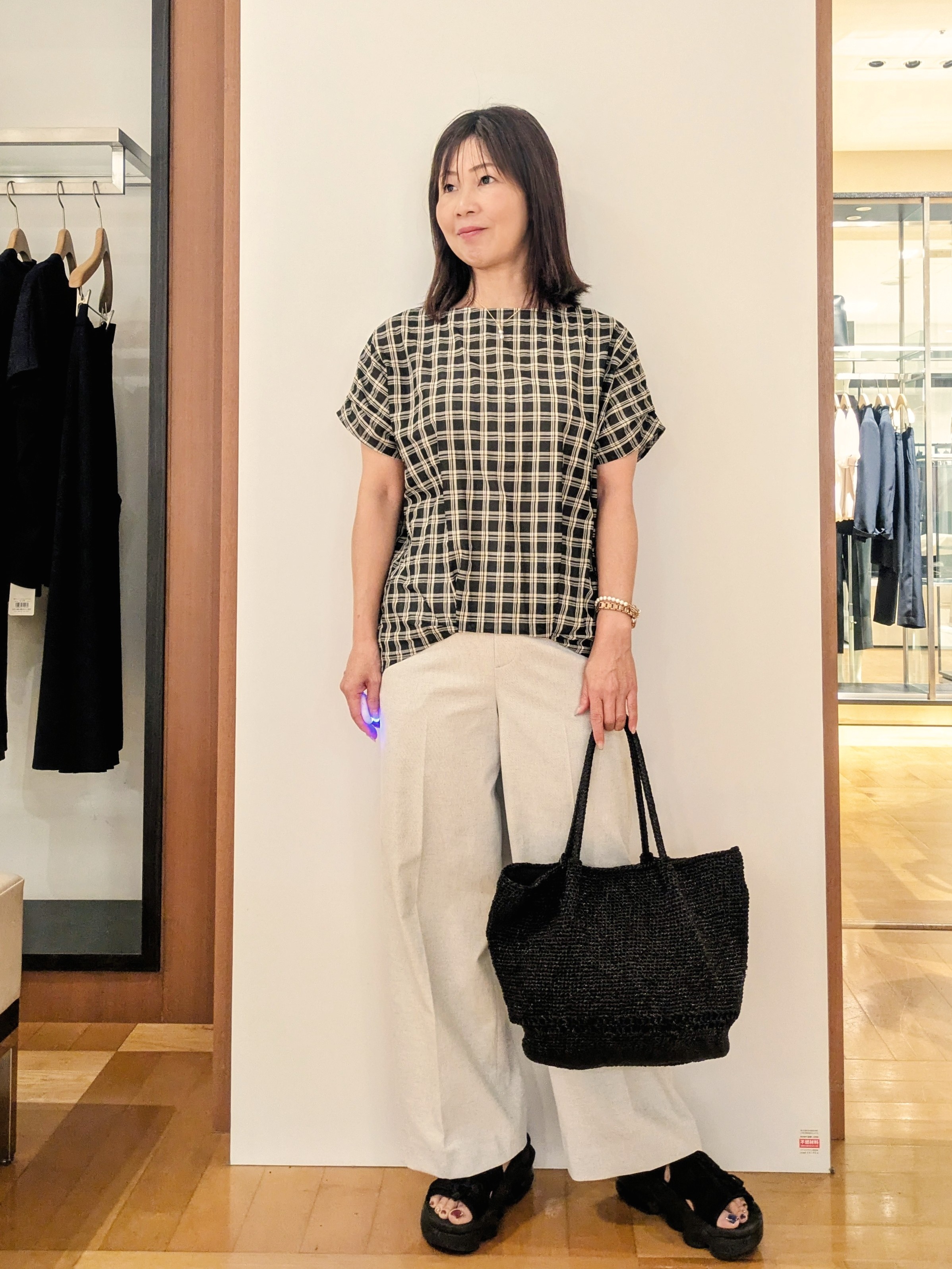laverさんの「UNTITLED｜【秋めきシャツ/体型カバー】シアーチェックブラウス」を使ったコーディネート