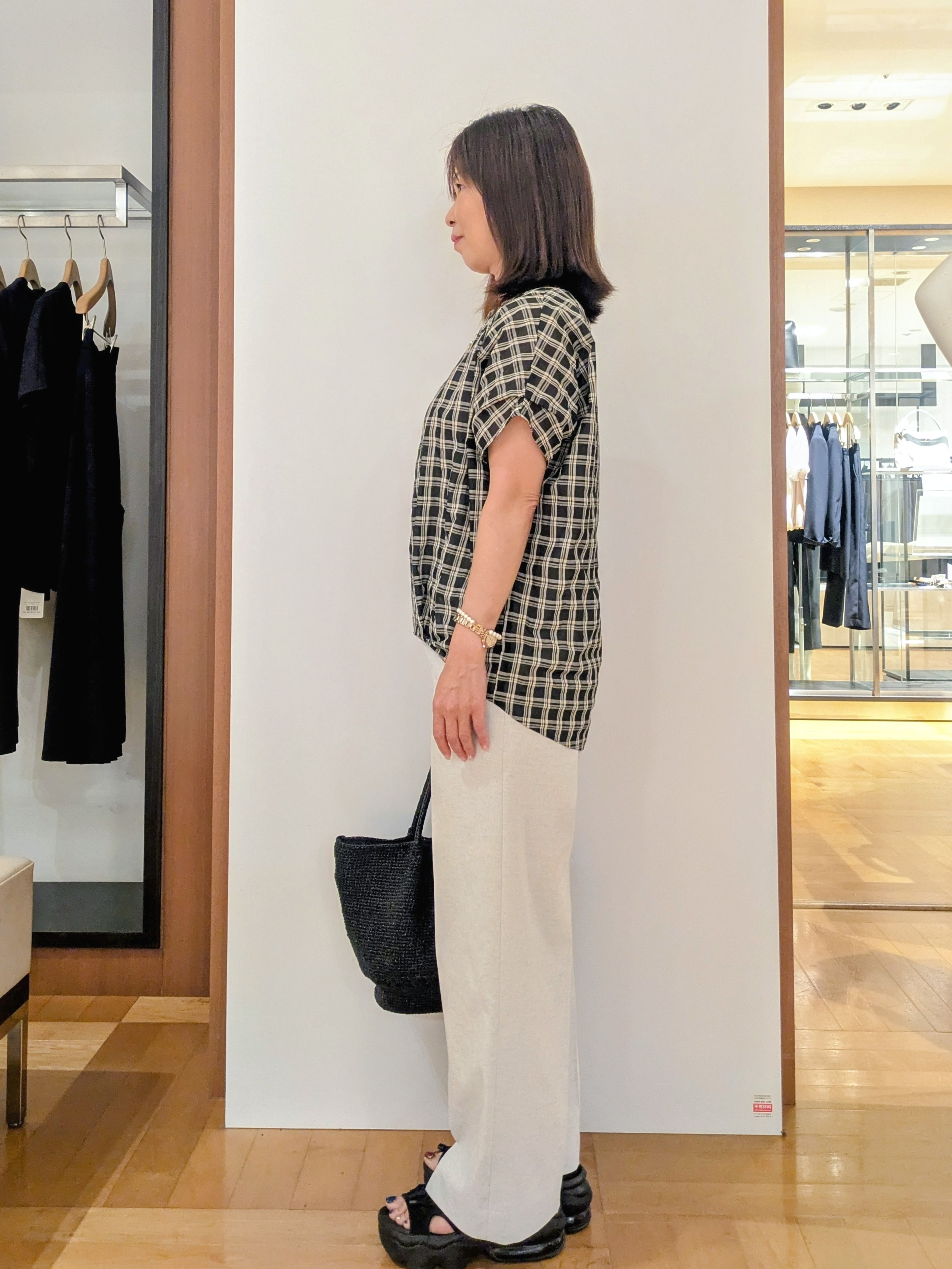 laverさんの「UNTITLED｜【秋めきシャツ/体型カバー】シアーチェックブラウス」を使ったコーディネート