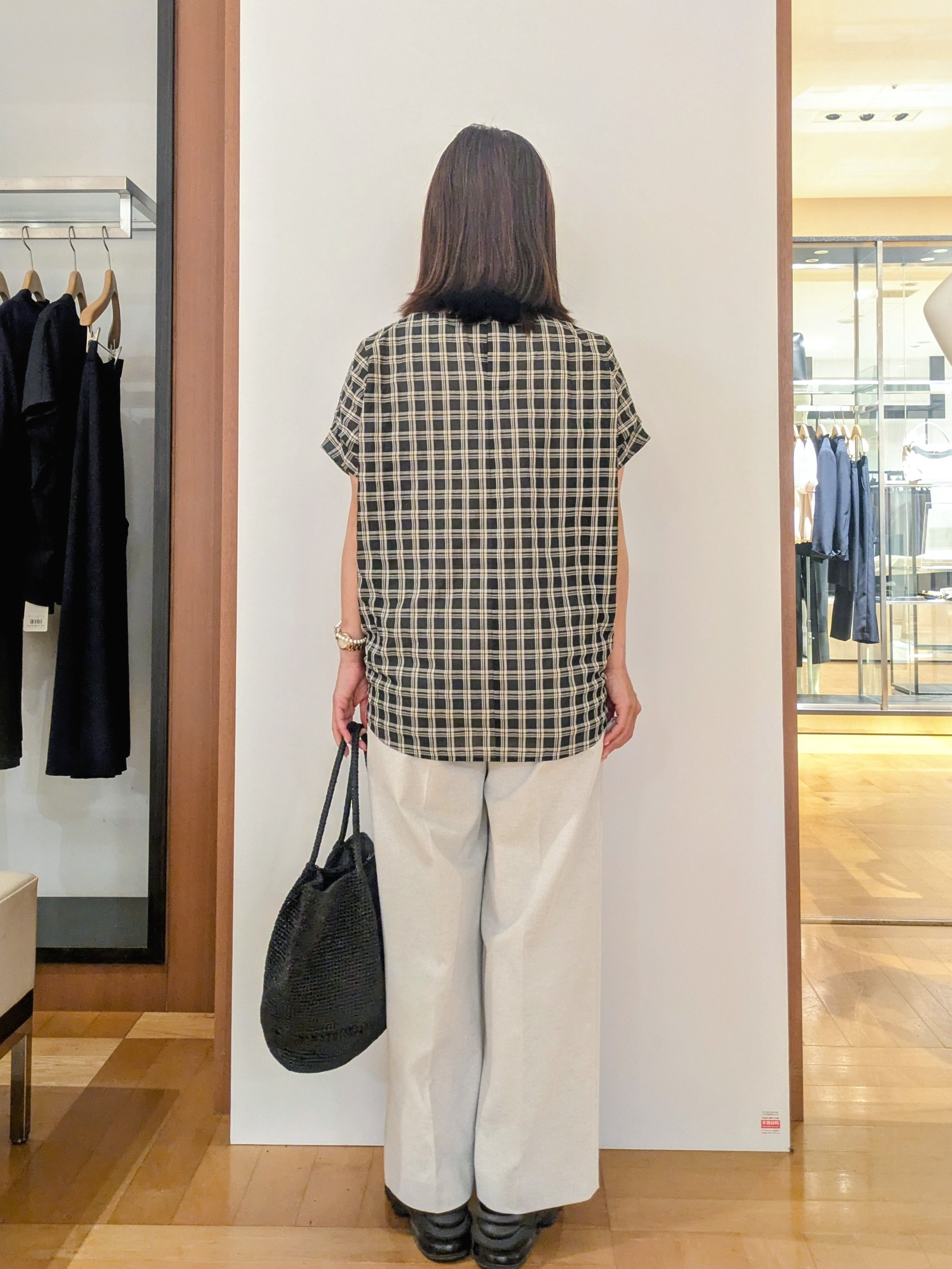 laverさんの「UNTITLED｜【秋めきシャツ/体型カバー】シアーチェックブラウス」を使ったコーディネート