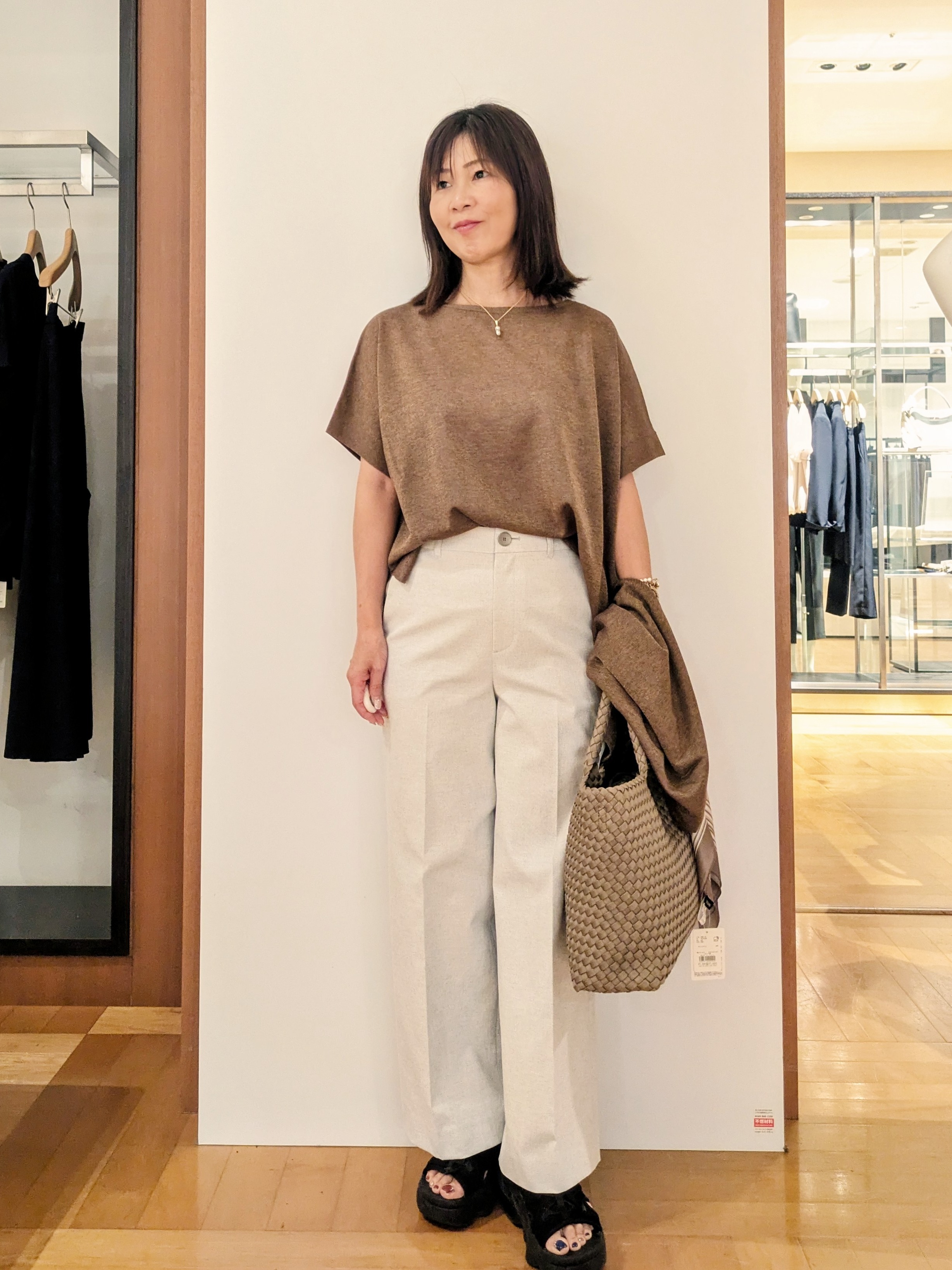 laverさんの「UNTITLED｜【アンサンブル可/品のある透け感】Tシャツ風ニットトップス」を使ったコーディネート