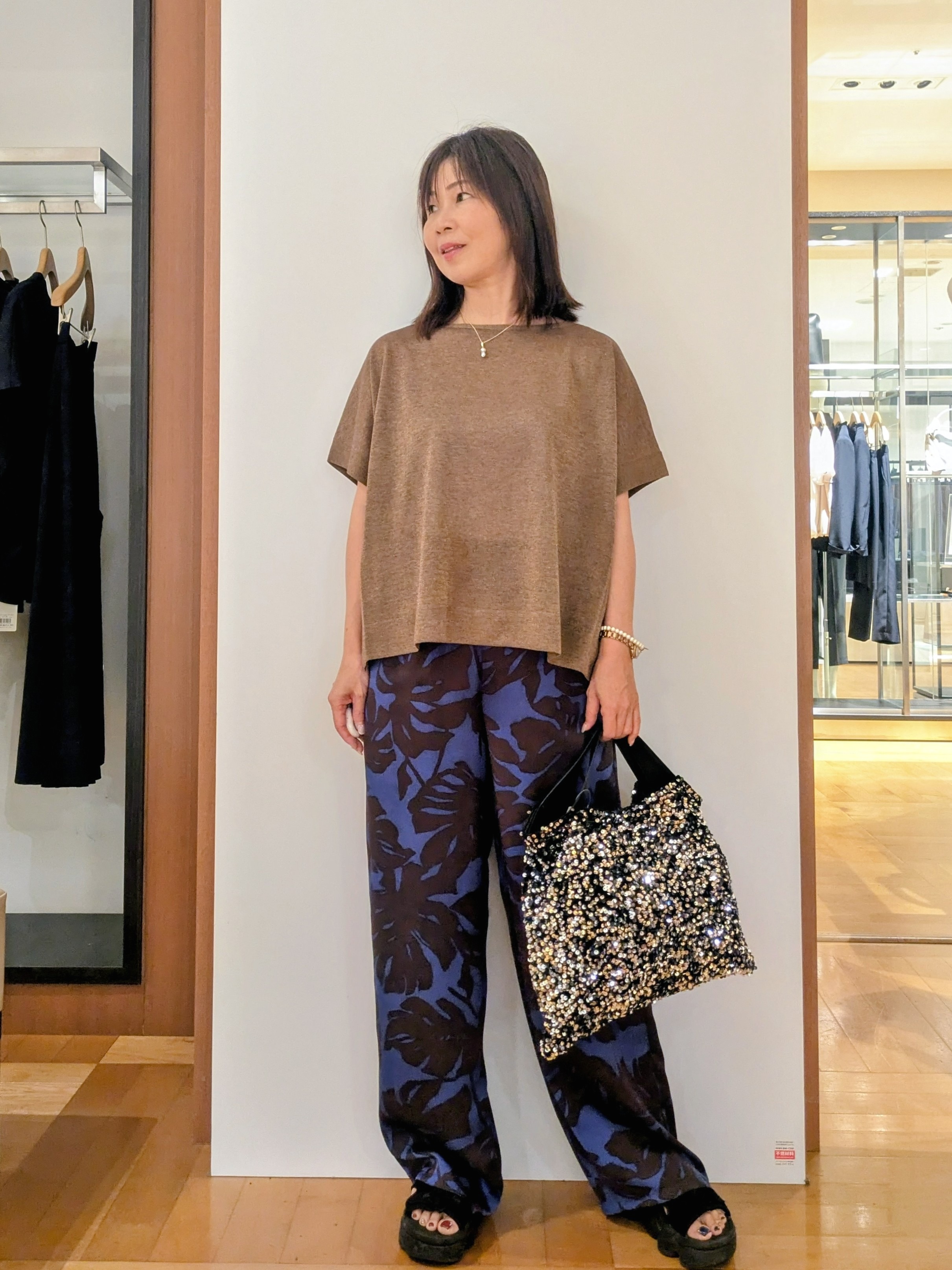 laverさんの「UNTITLED｜【アンサンブル可/品のある透け感】Tシャツ風ニットトップス」を使ったコーディネート